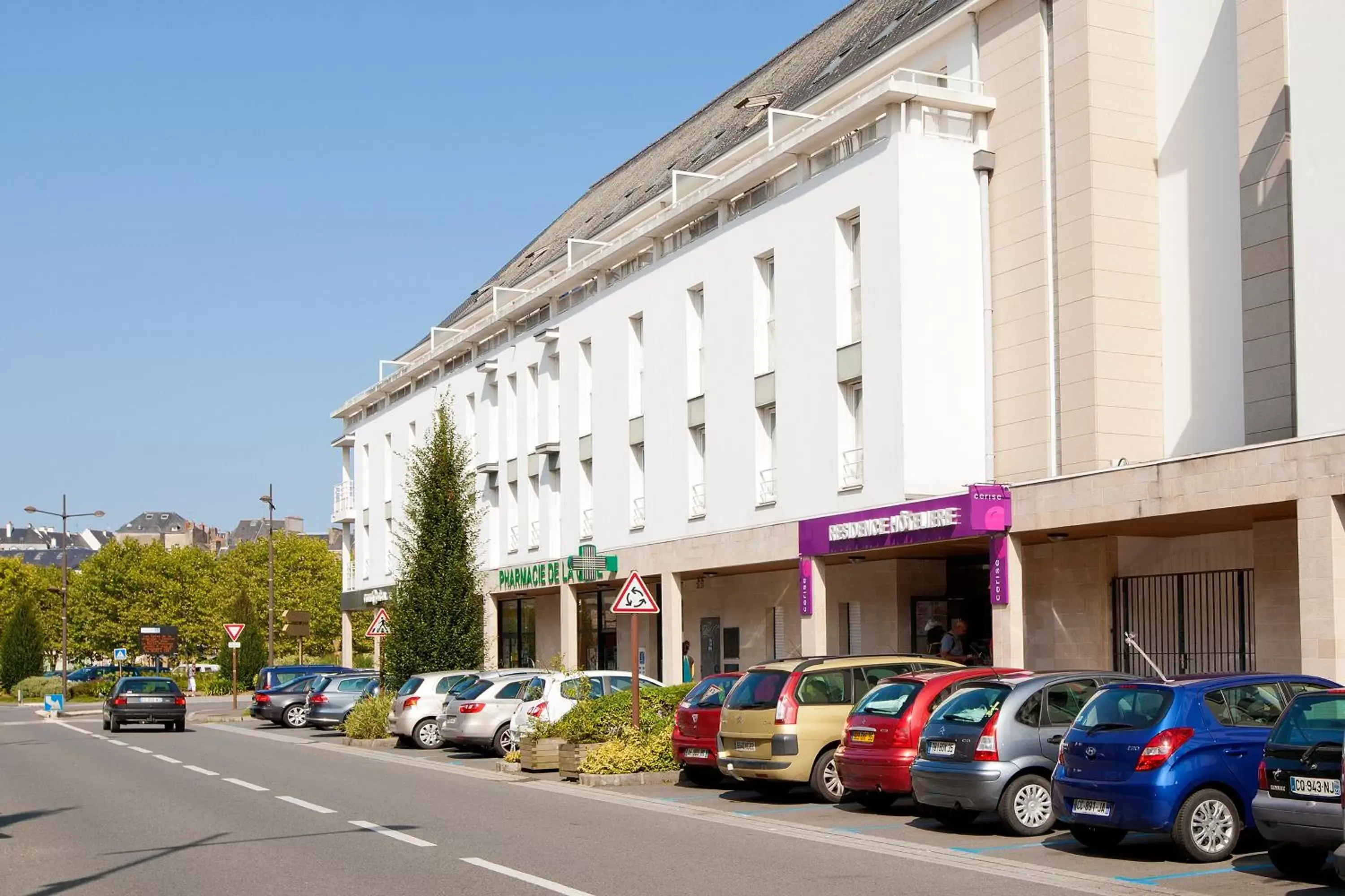 Facade/entrance, Property Building in Cerise Lannion