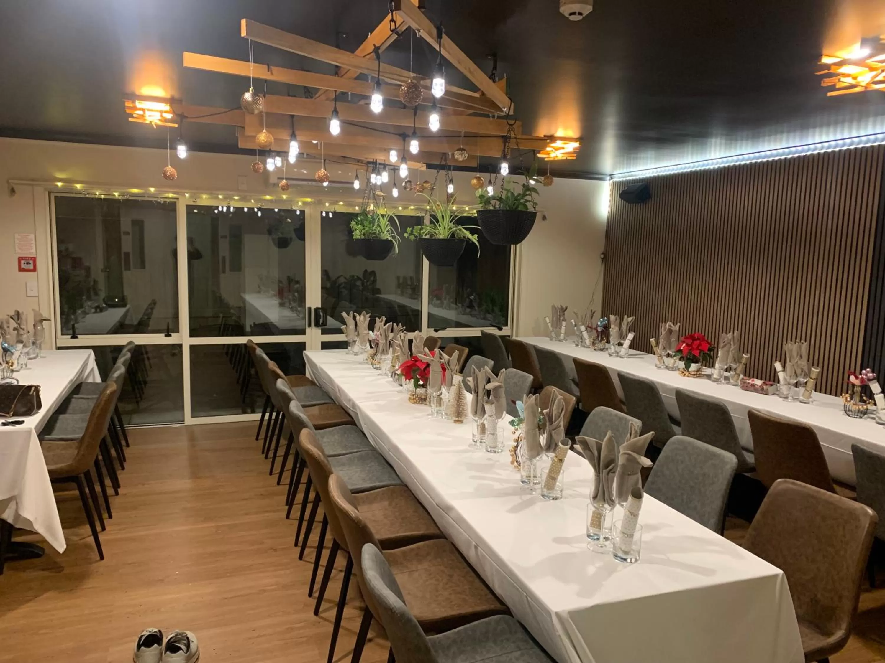 Restaurant/places to eat in B-Ks Premier Motel Palmerston North