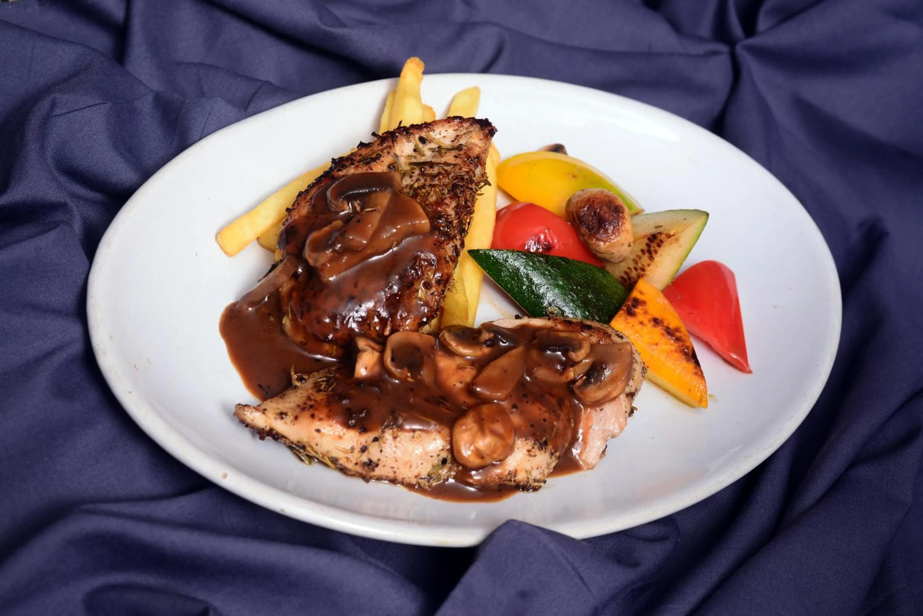 Lunch in The Hawaii Comforts Panjim Donapaula