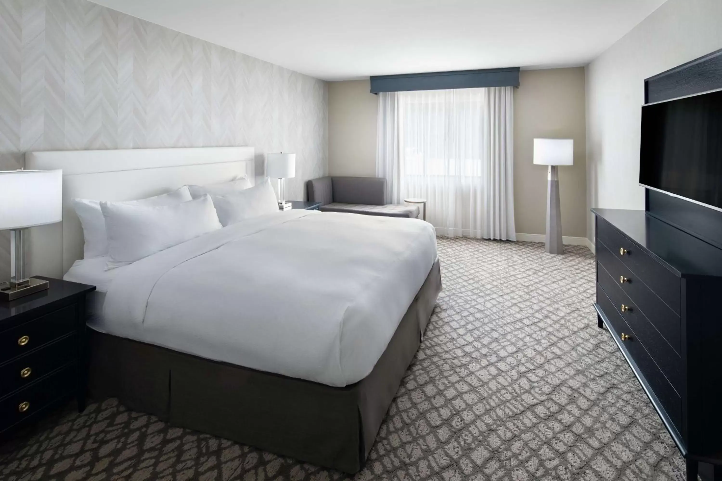 Bed in DoubleTree Suites by Hilton Charlotte/SouthPark