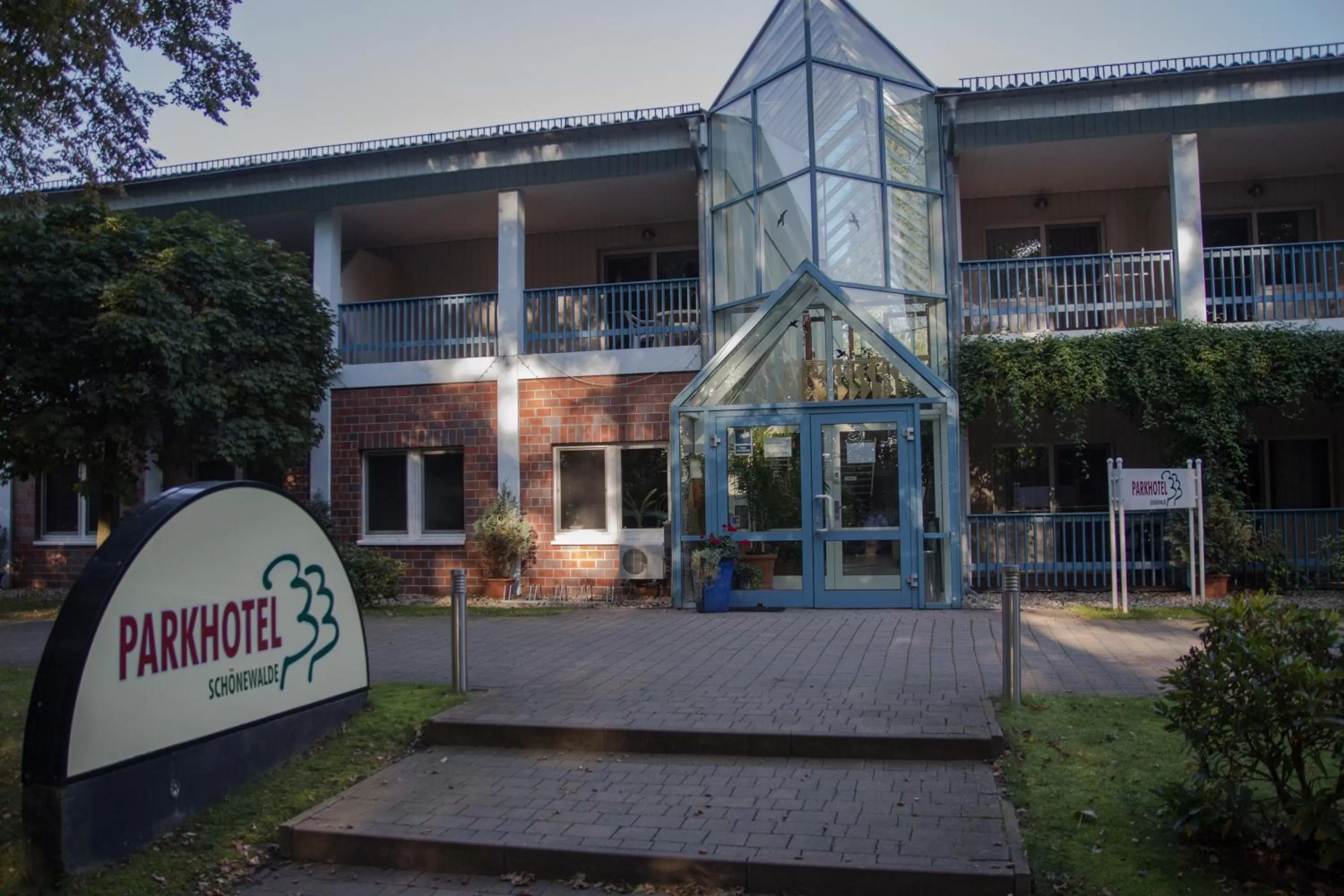 Facade/entrance in Parkhotel Schönewalde