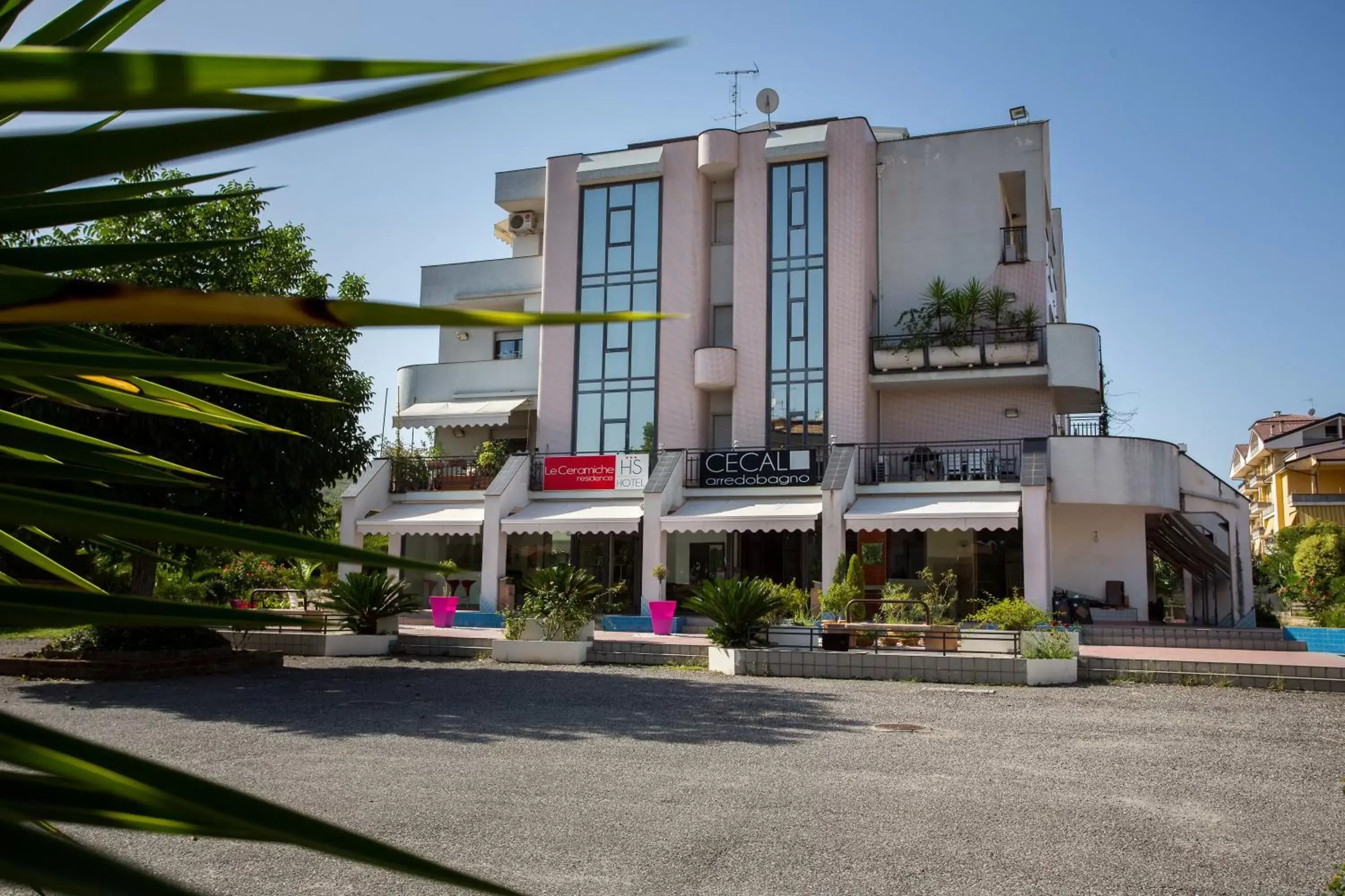 Facade/entrance, Property Building in Le Ceramiche - Hotel Residence ed Eventi