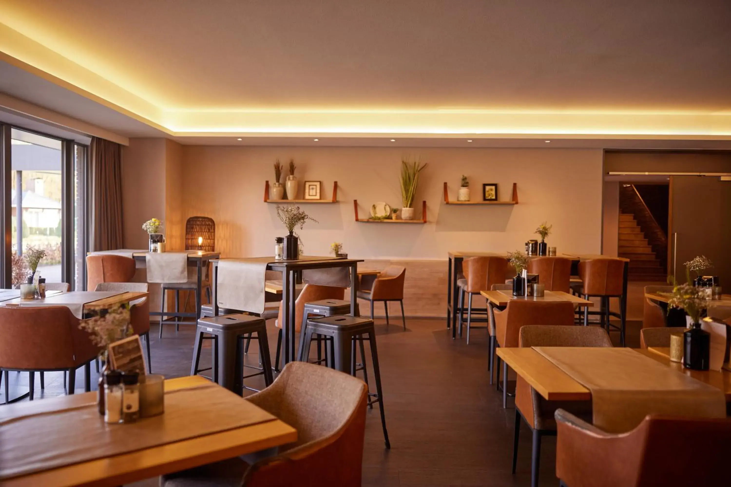 Restaurant/Places to Eat in Van der Valk Hotel Dennenhof