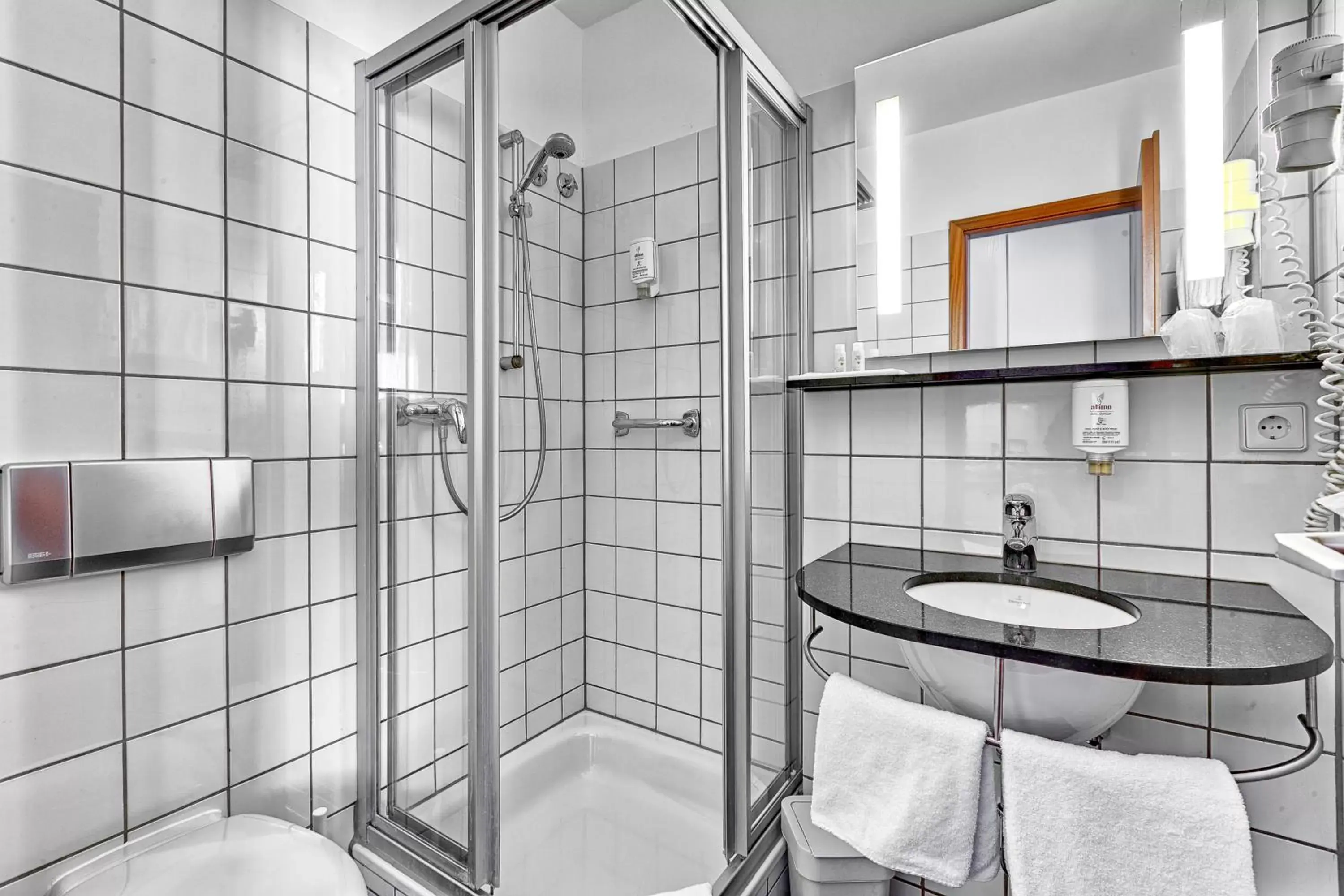 Bathroom in attimo Hotel Stuttgart***S