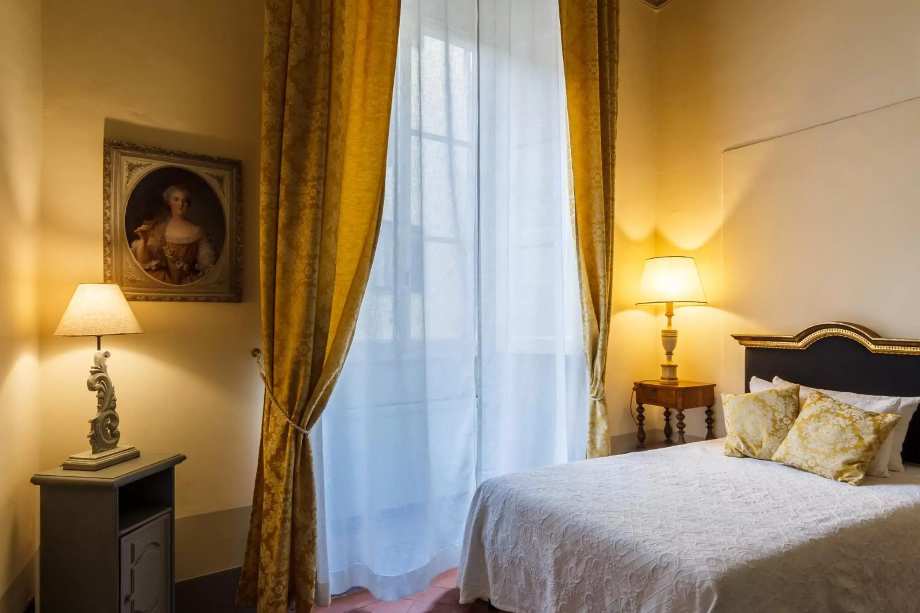 Photo of the whole room, Bed in Dimora Storica Palazzo Puccini