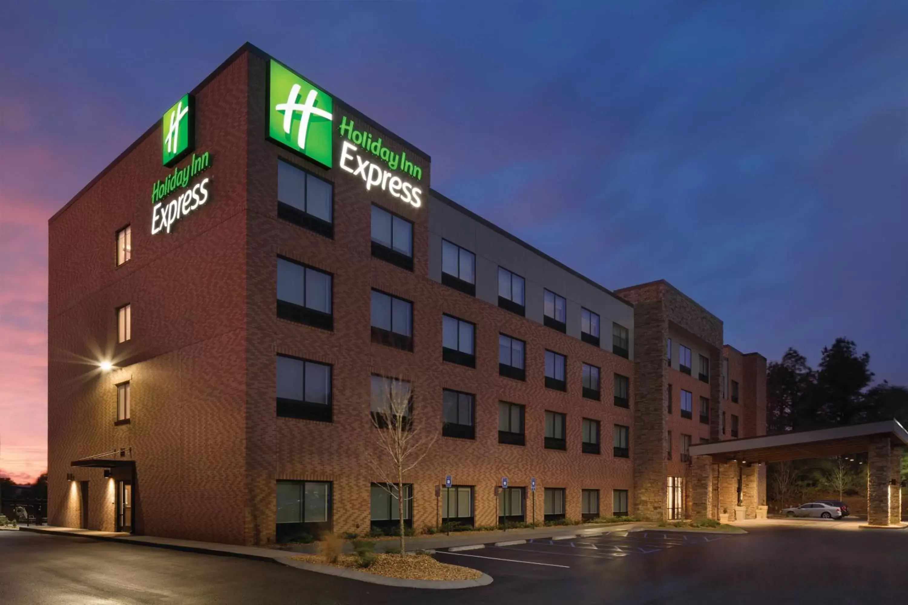 Property building in Holiday Inn Express Atlanta SW - Newnan by IHG Property building in Holiday Inn Express Atlanta SW - Newnan by IHG