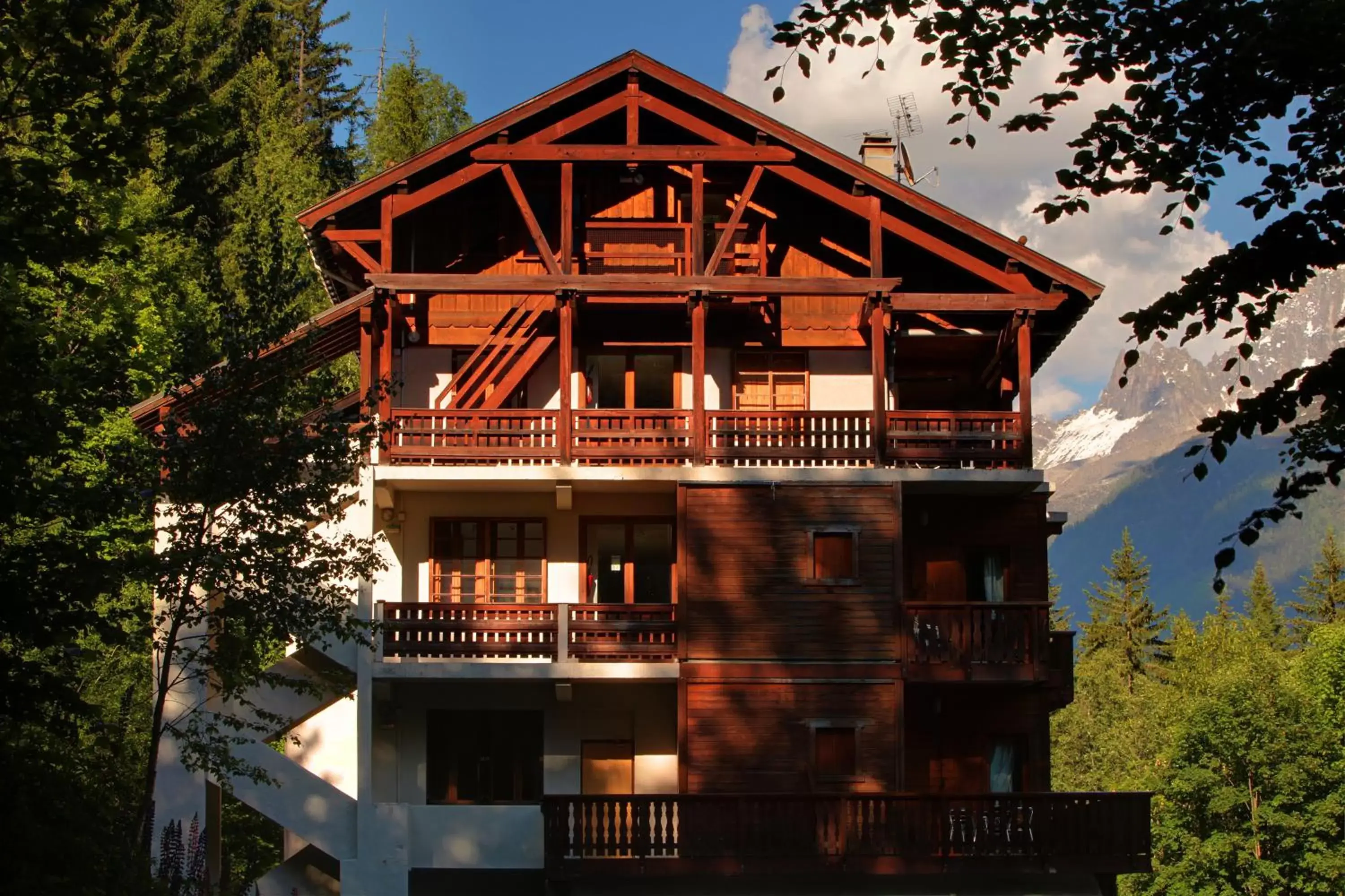 Facade/entrance, Property Building in Les Campanules