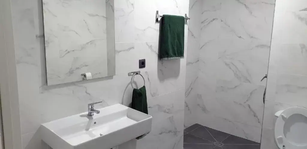 Bathroom in Guggenheim Riverview 5 Bedrooms