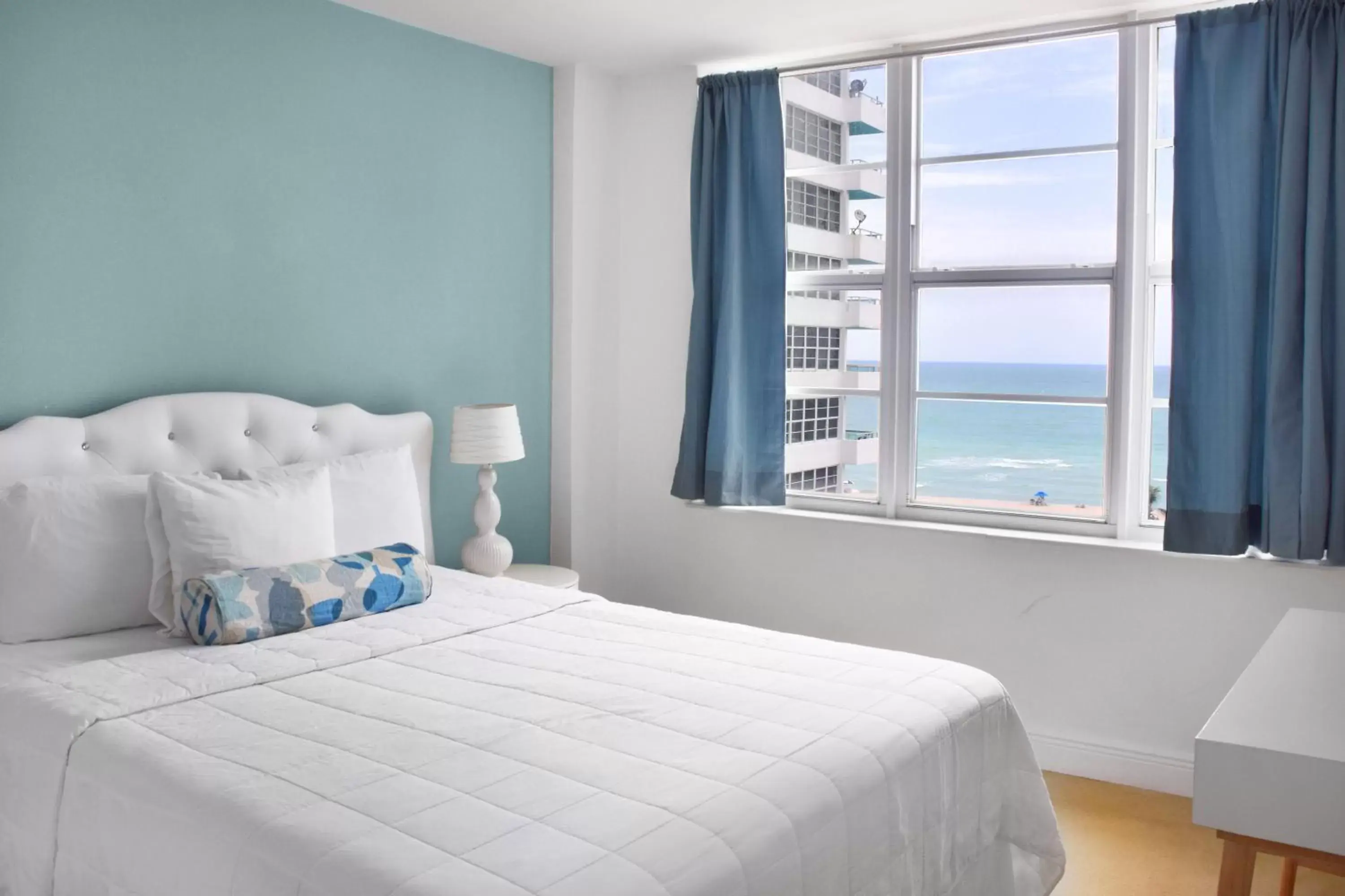 Bedroom, Bed in Seacoast Suites on Miami Beach