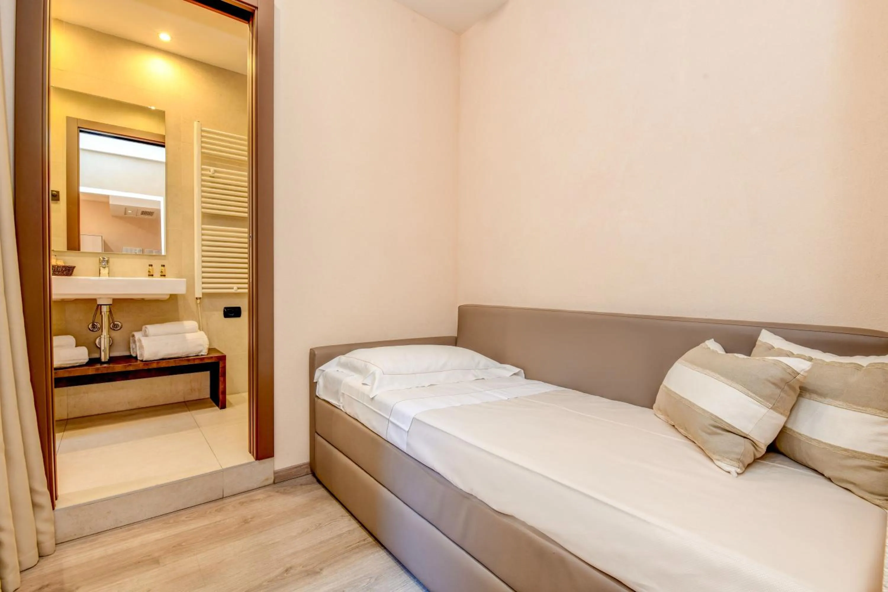 Bed in Hotel Tripoli