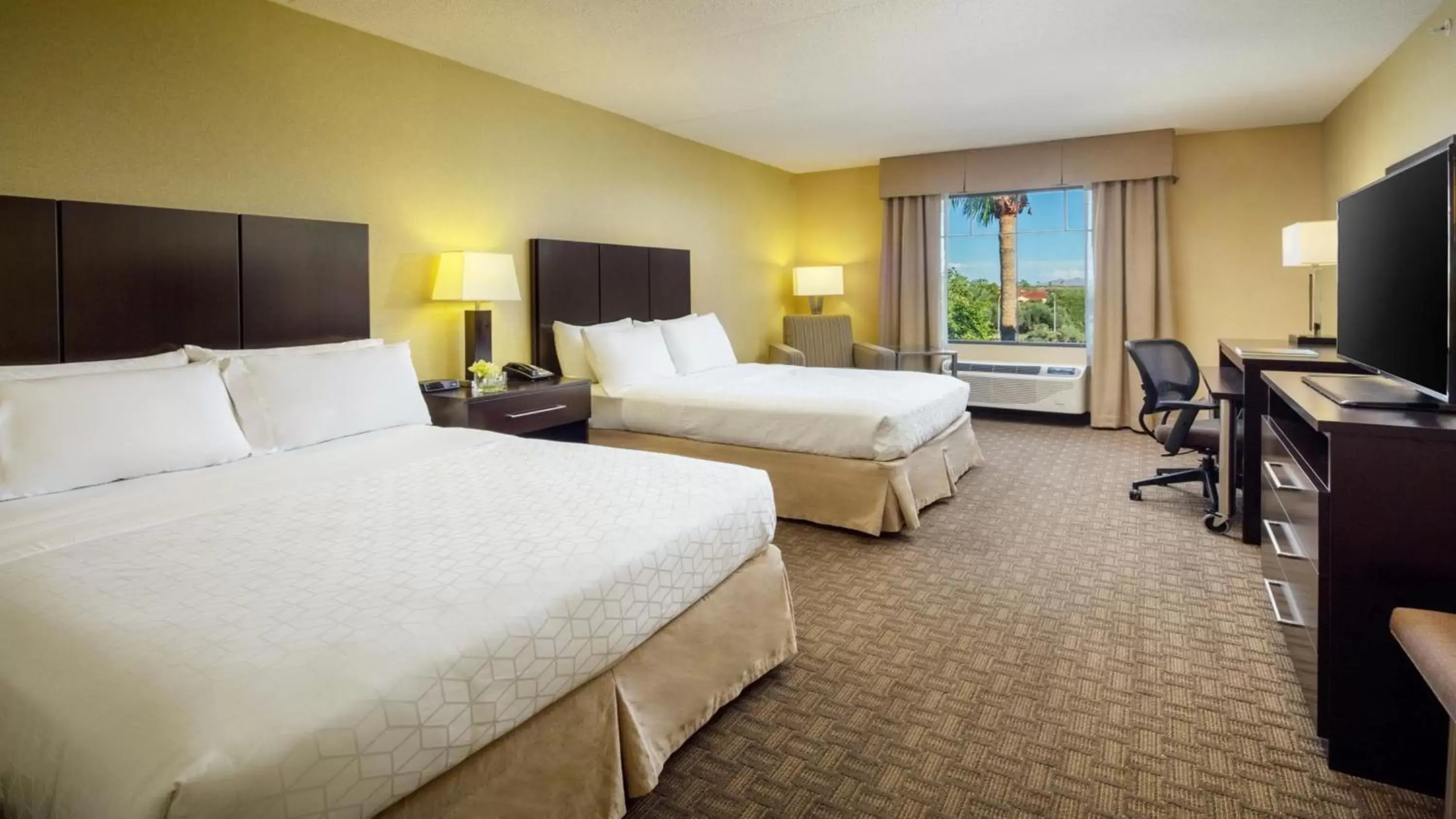 Photo of the whole room, Bed in Holiday Inn Phoenix/Chandler, an IHG Hotel