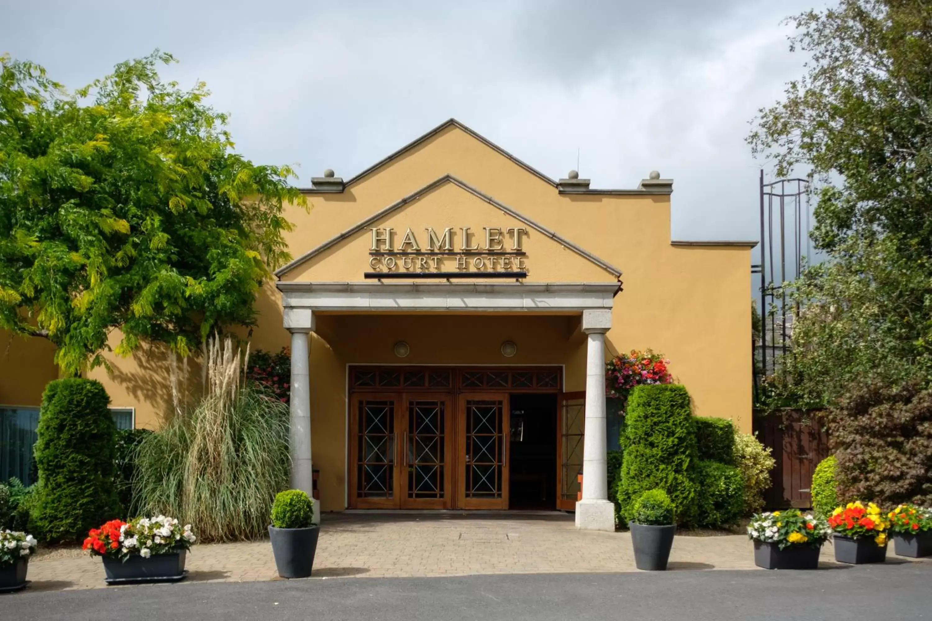 Property building in Hamlet Court Hotel