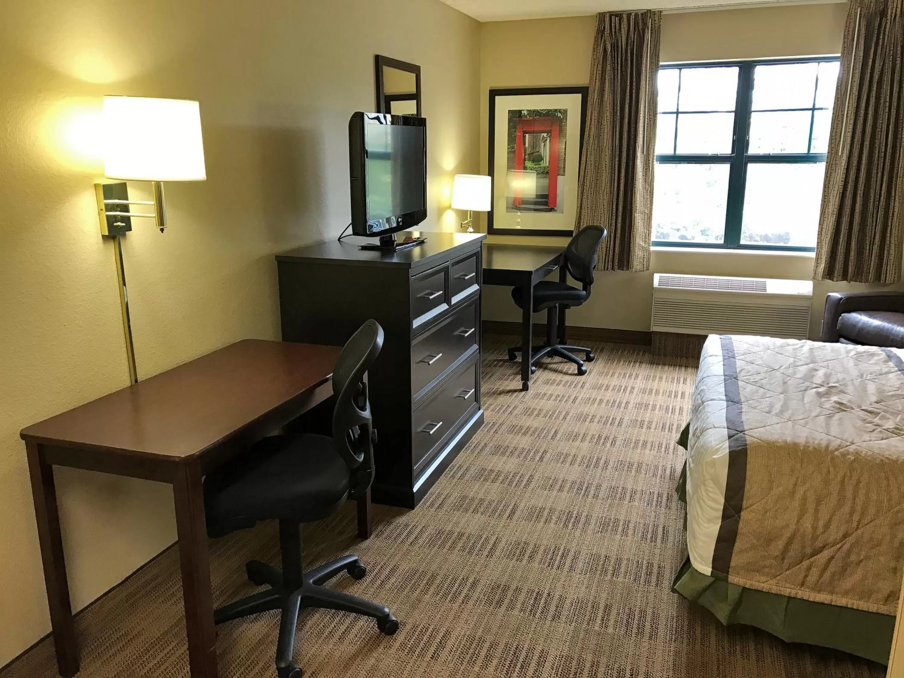 TV and multimedia, Bed in Extended Stay America Select Suites - Detroit - Farmington Hills
