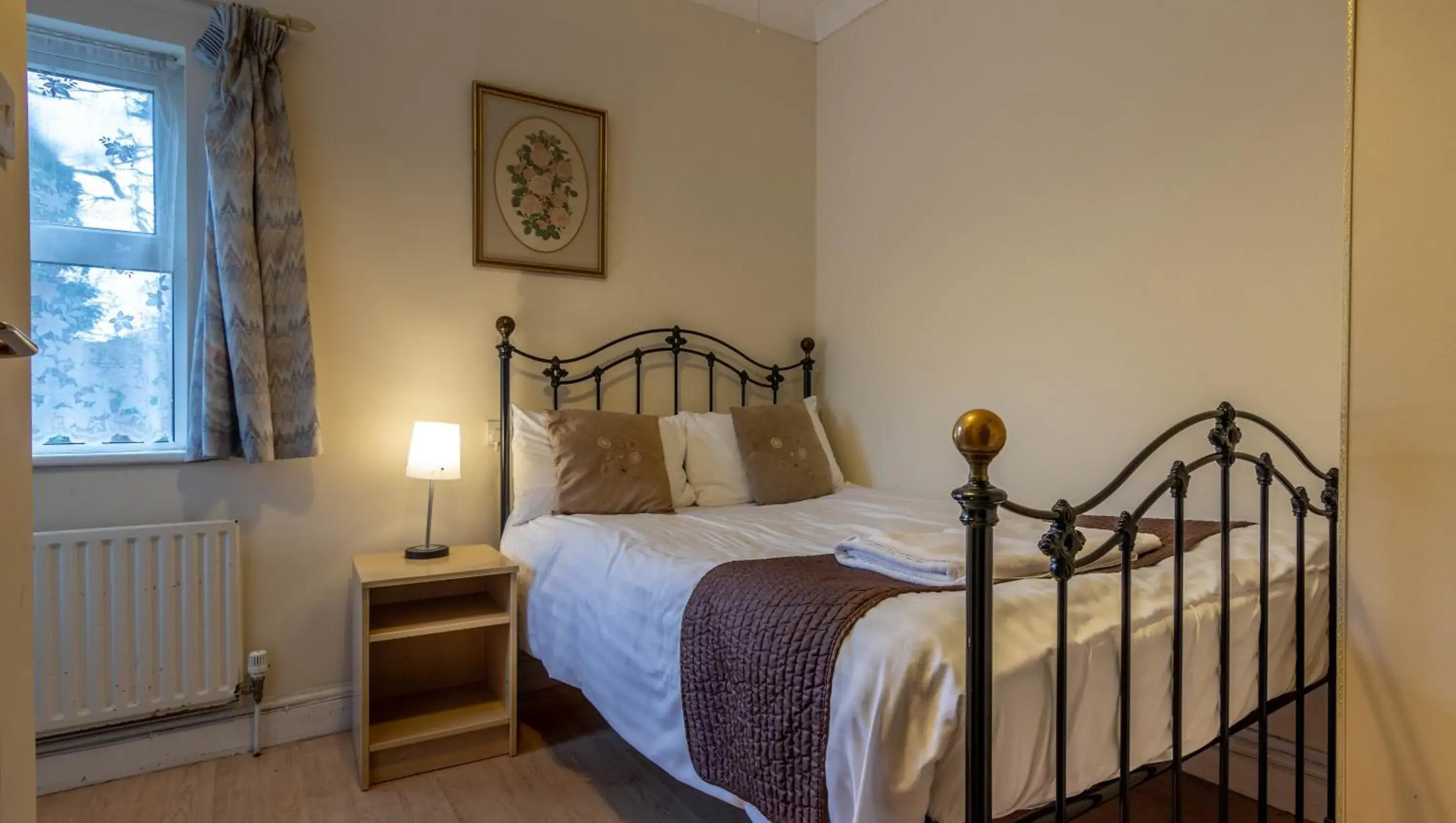 Bedroom, Bed in Shelford Lodge
