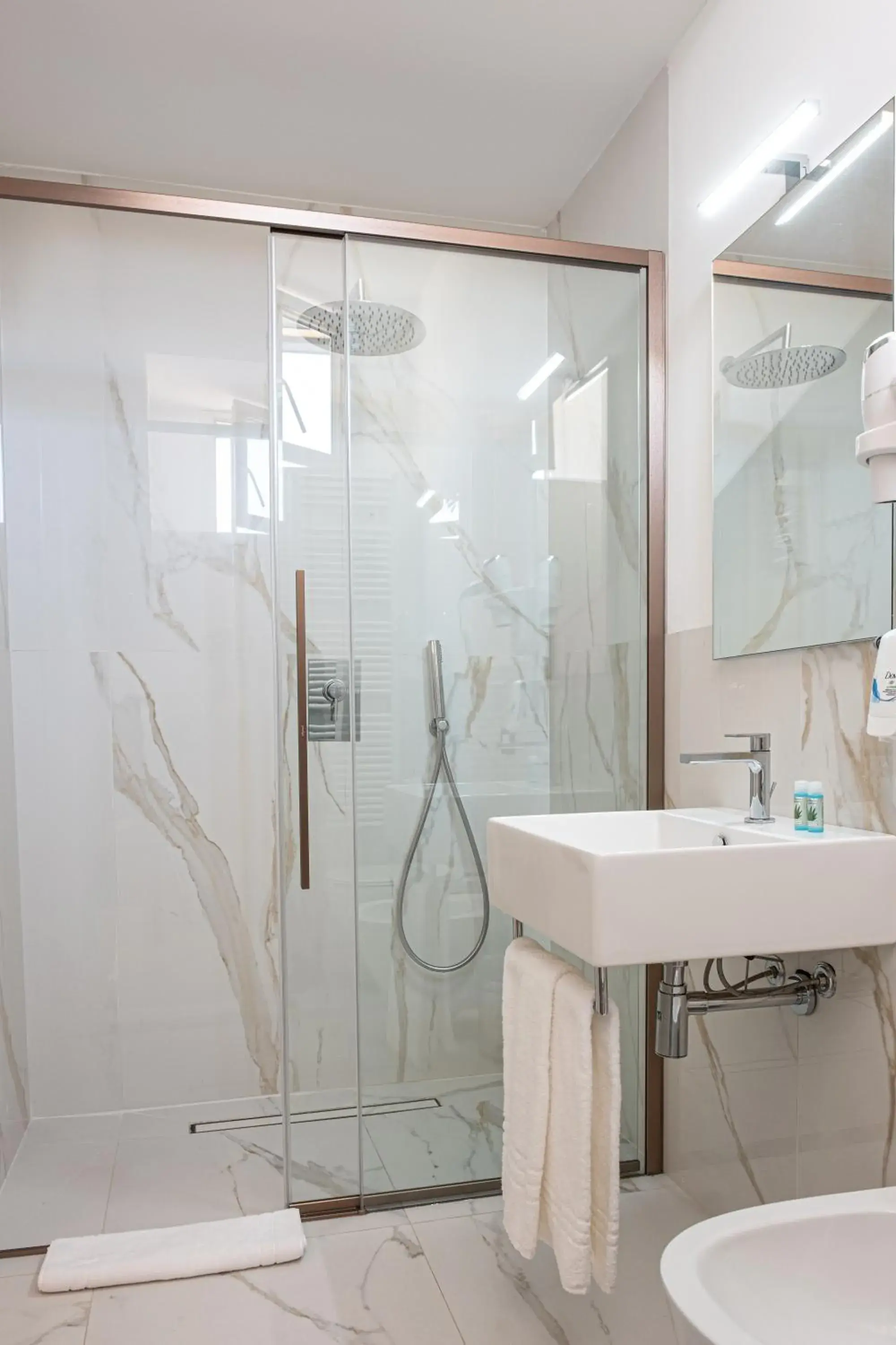 Bathroom in Cuneo Hotel