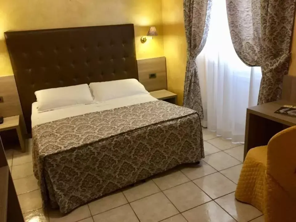 Bed in Hotel Assisi
