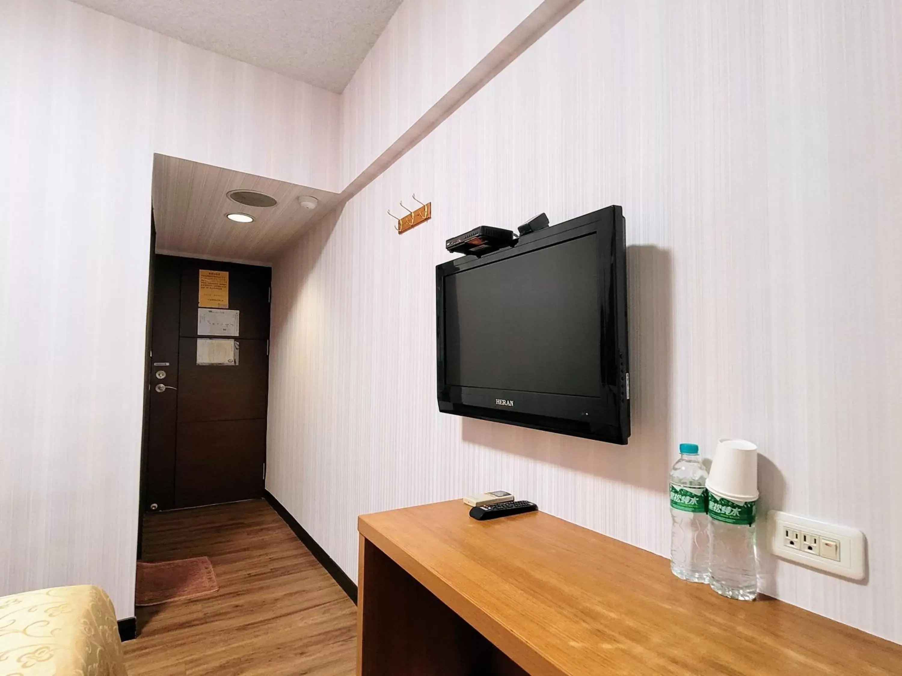 TV and multimedia, TV/Entertainment Center in Hotel South Sea