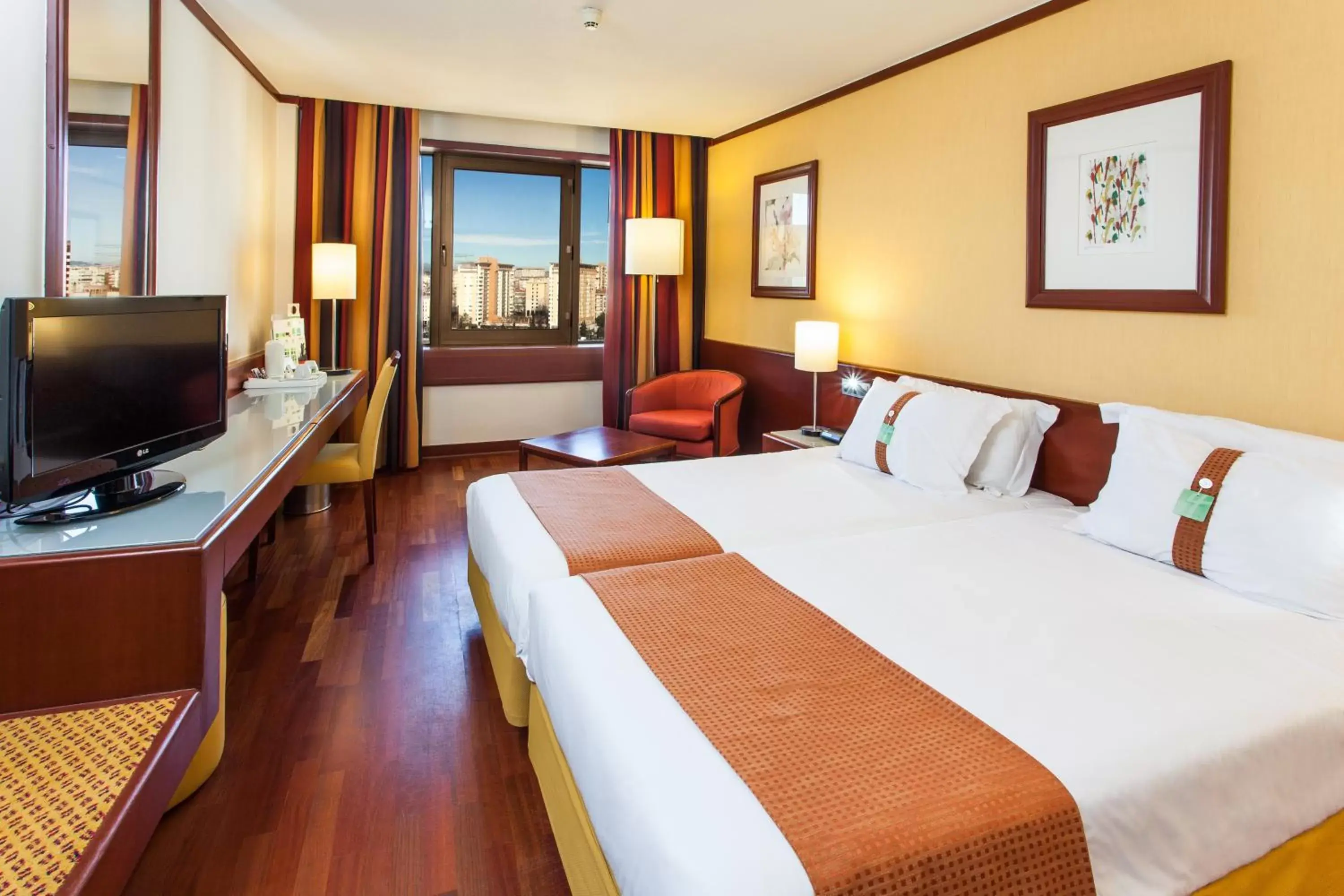 Bedroom, Bed in Holiday Inn Lisbon-Continental, an IHG Hotel