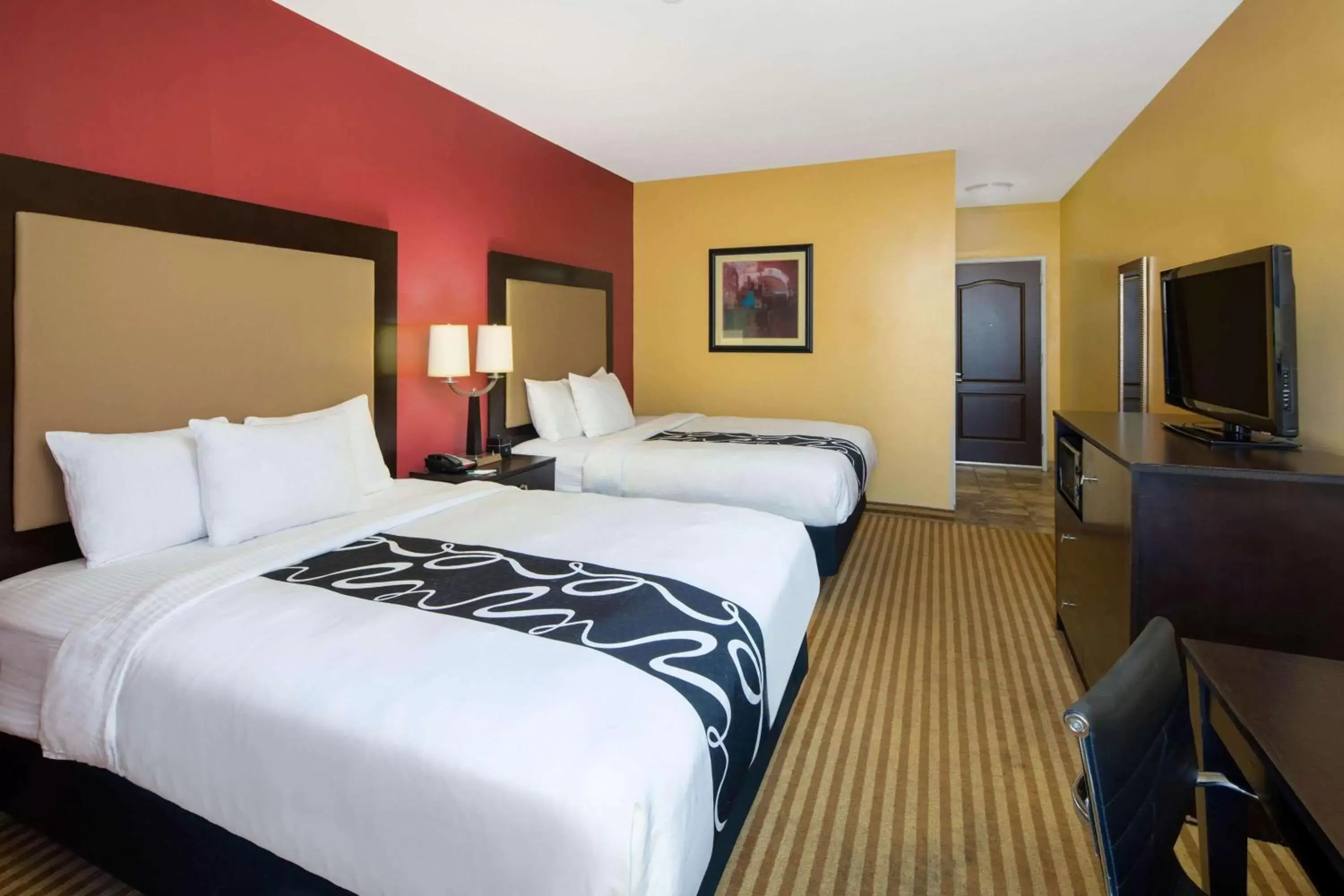Photo of the whole room, Bed in La Quinta by Wyndham Atlanta Union City