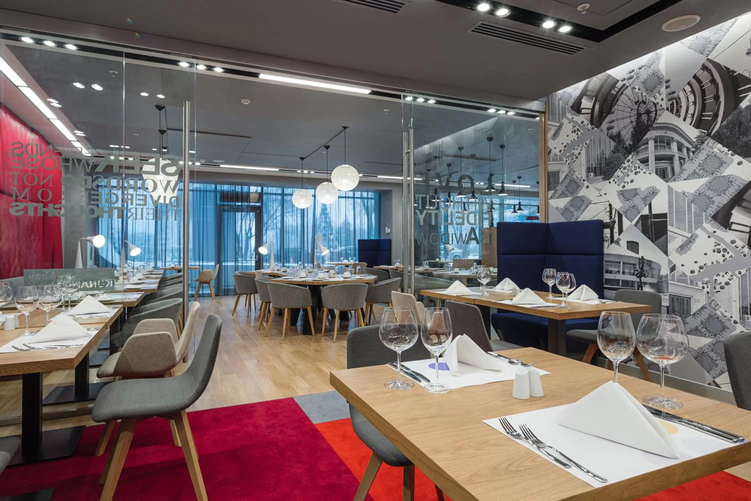 Restaurant/places to eat in Novotel Almaty City Center