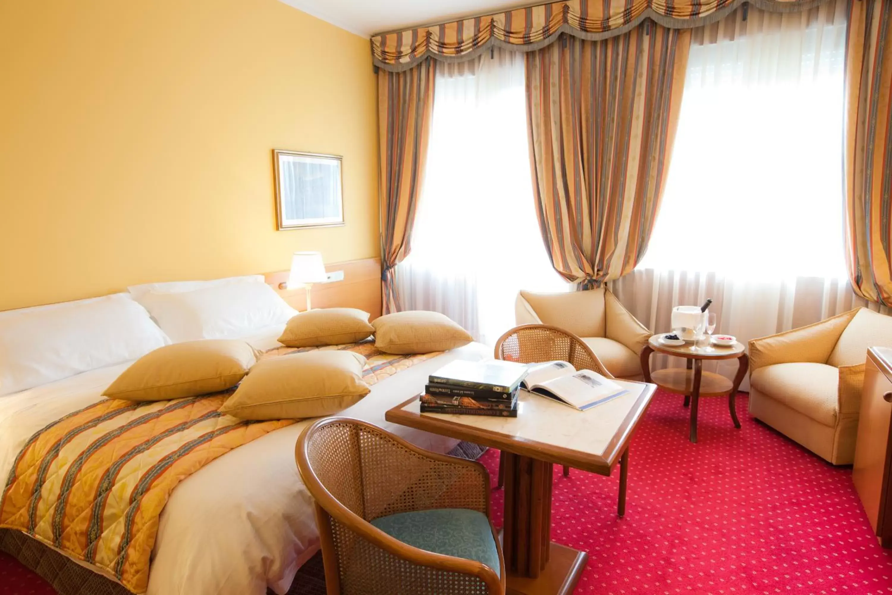 Photo of the whole room, Bed in Grand Hotel Trieste & Victoria