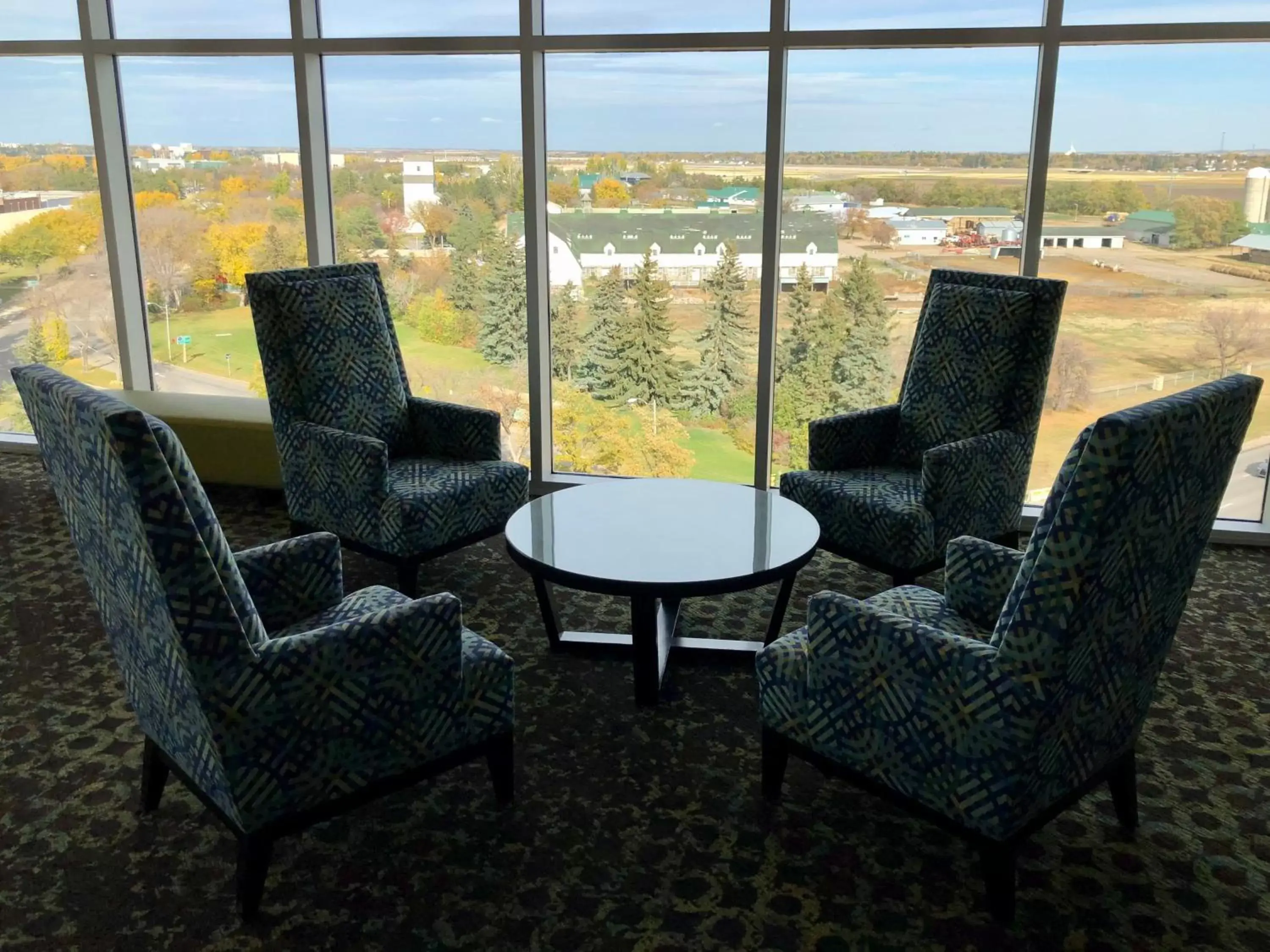 Meeting/conference room, Seating Area in Staybridge Suites - Saskatoon - University, an IHG Hotel