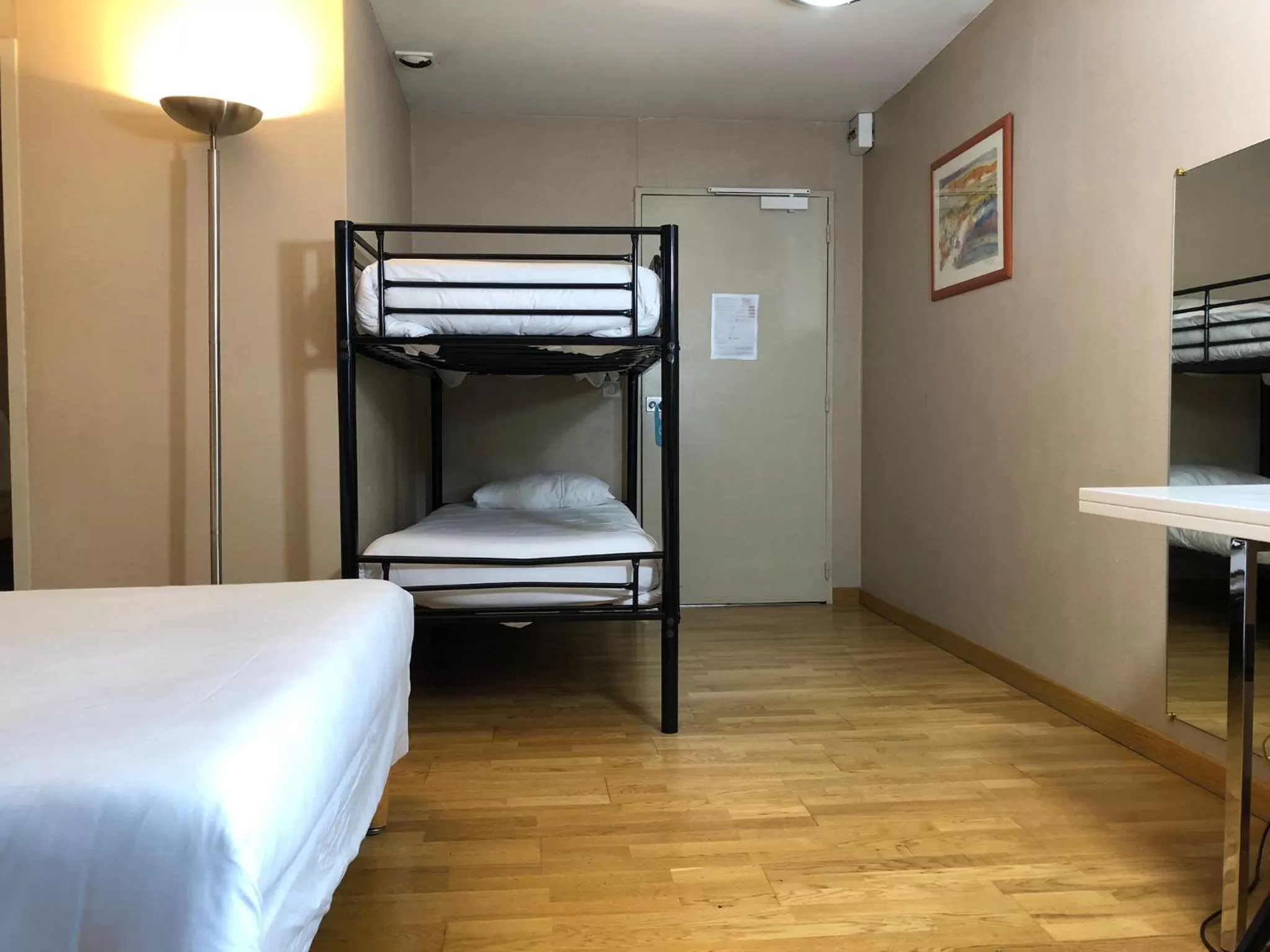 Bedroom, Bed in HALT HOTEL - Choisissez l'Hôtellerie Indépendante