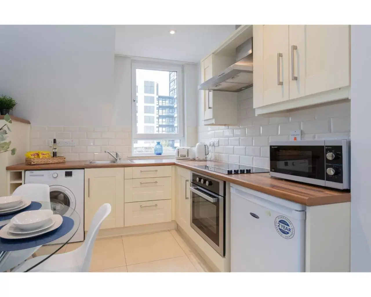 Kitchen or kitchenette, Kitchen/Kitchenette in Central Belfast Apartments Camden Street