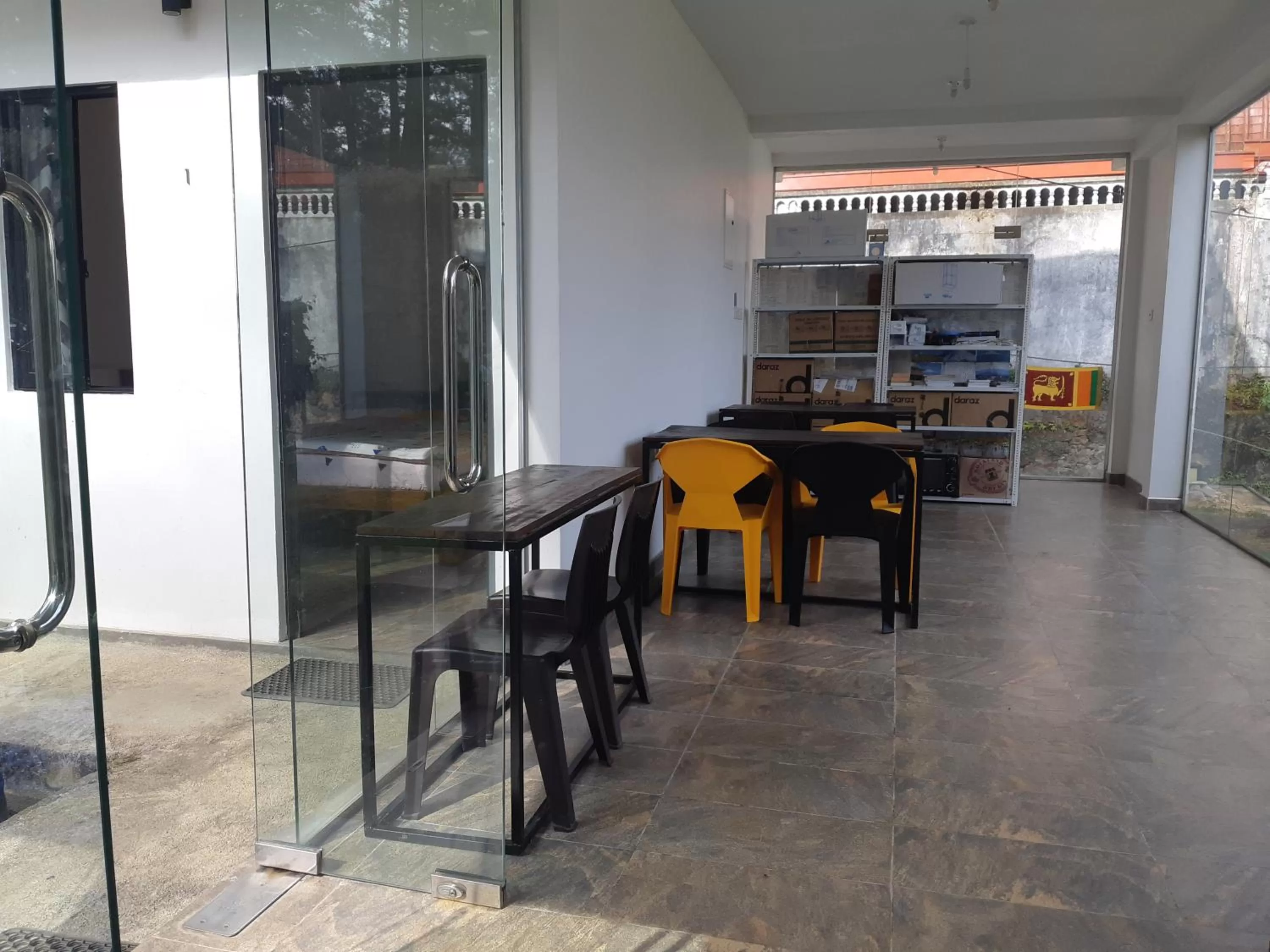 Restaurant/places to eat in Siril Guesthouse Hostel