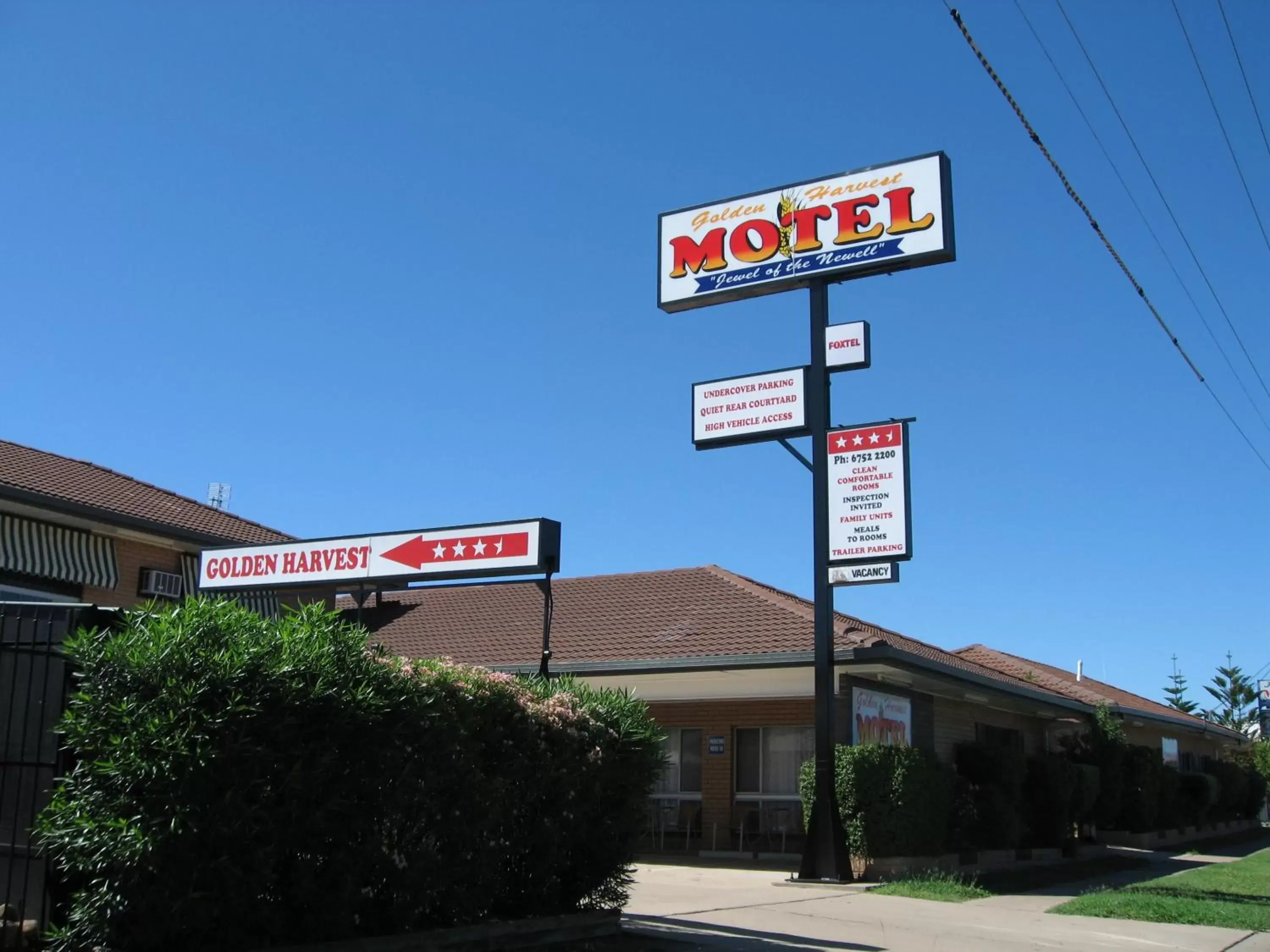 Facade/entrance, Property Building in Golden Harvest Motor Inn Moree