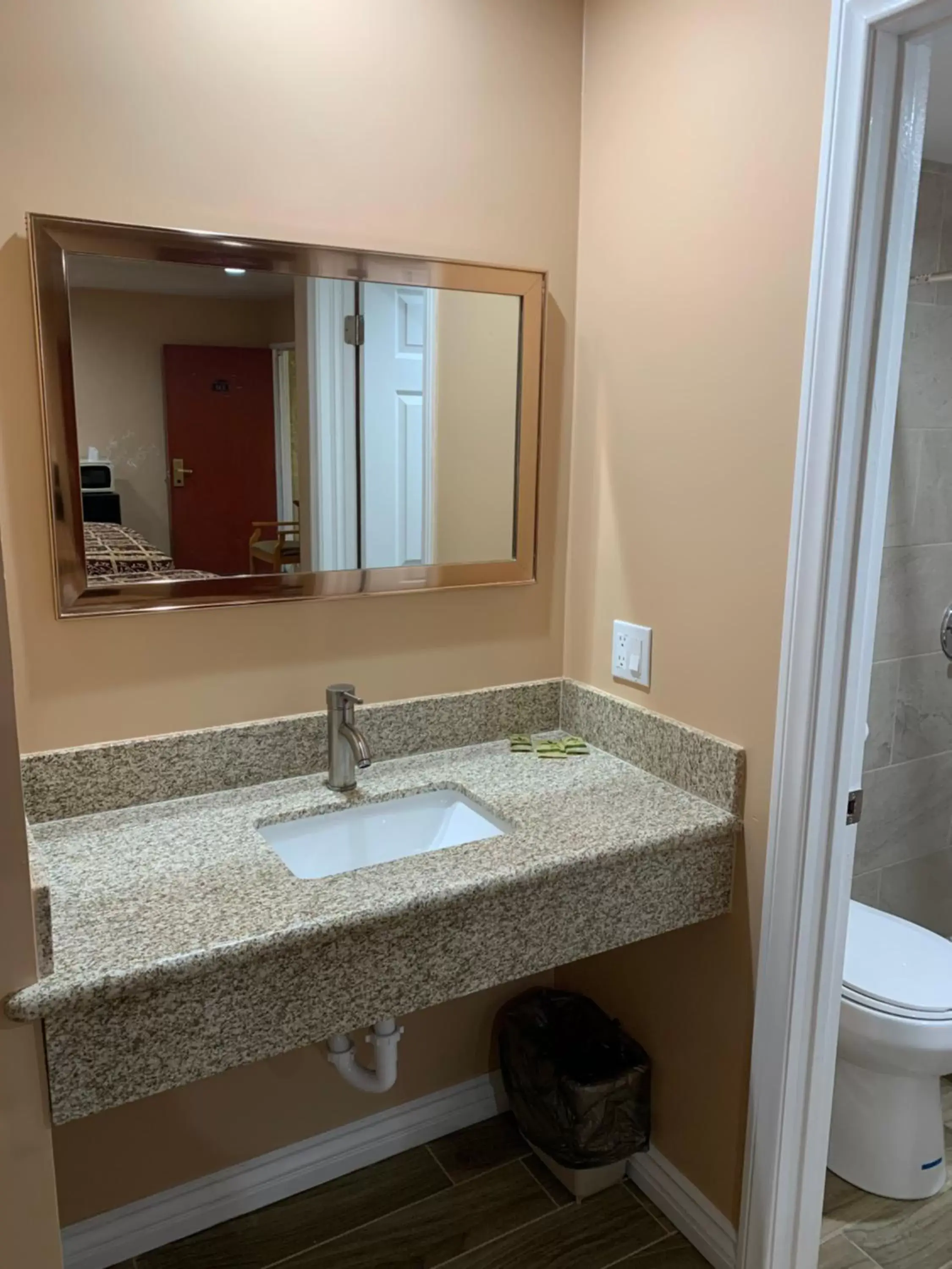 Bathroom in Budget Inn Motel