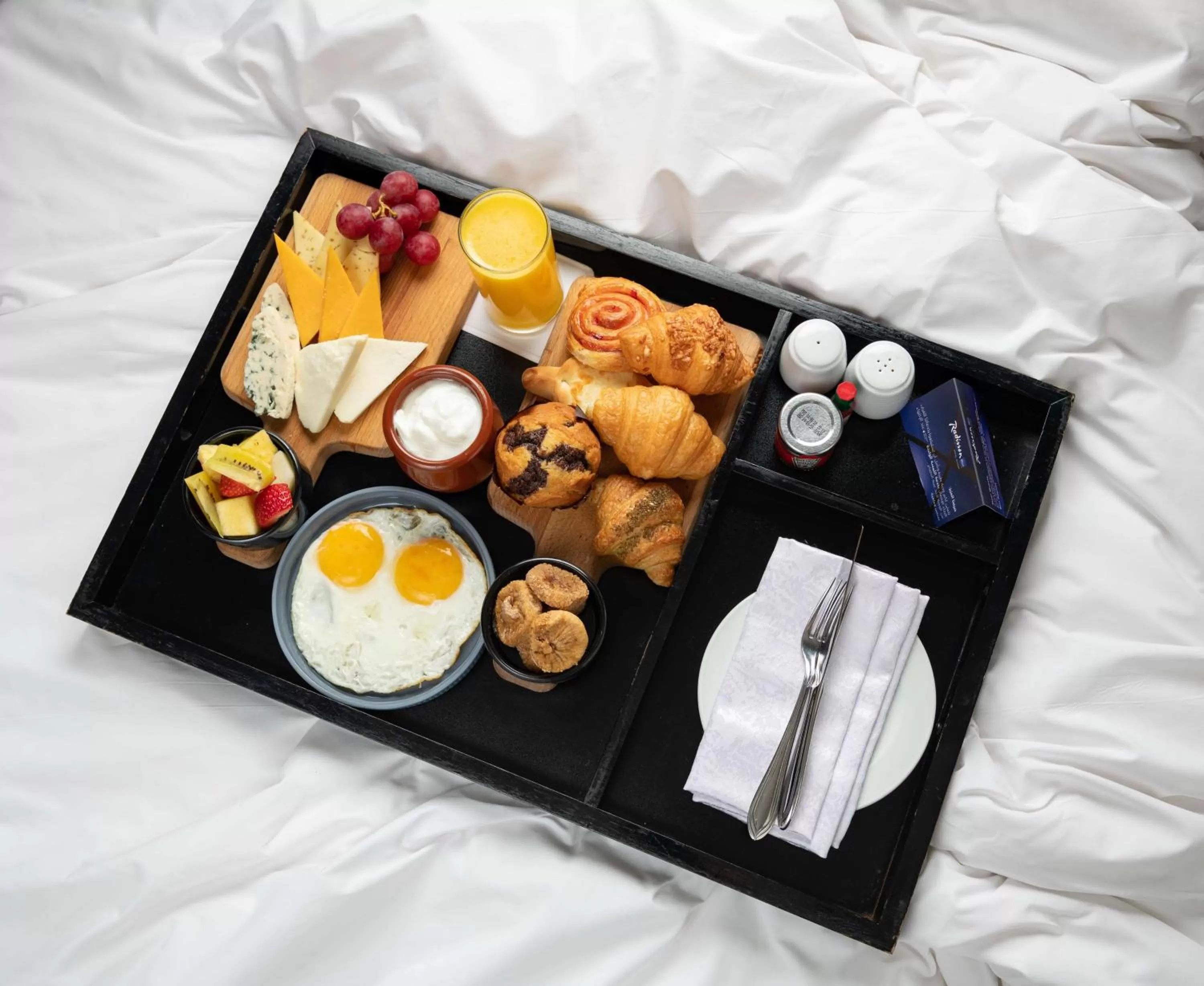 Restaurant/places to eat in Radisson Blu Hotel, Riyadh