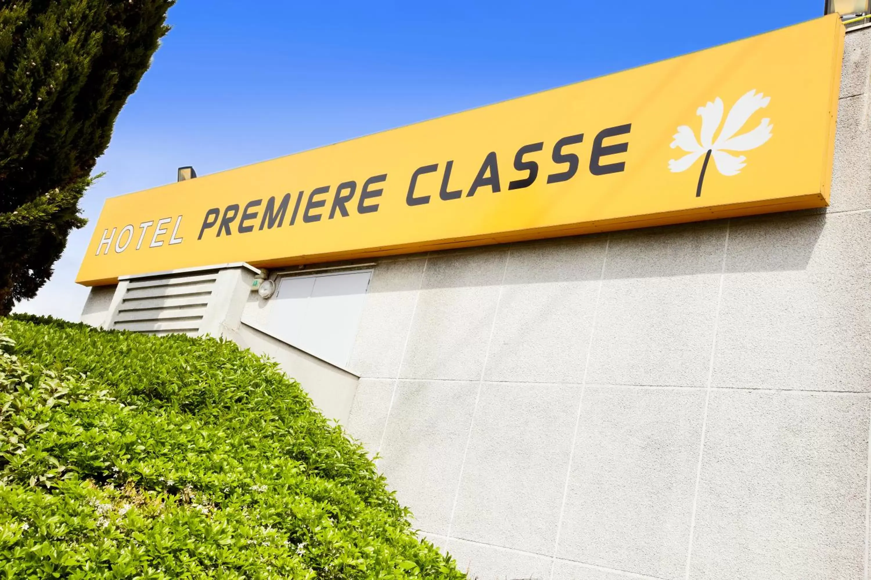 Facade/entrance, Property Logo/Sign in Premiere Classe Roissy CDG - Paris Nord 2 - Parc des Expositions