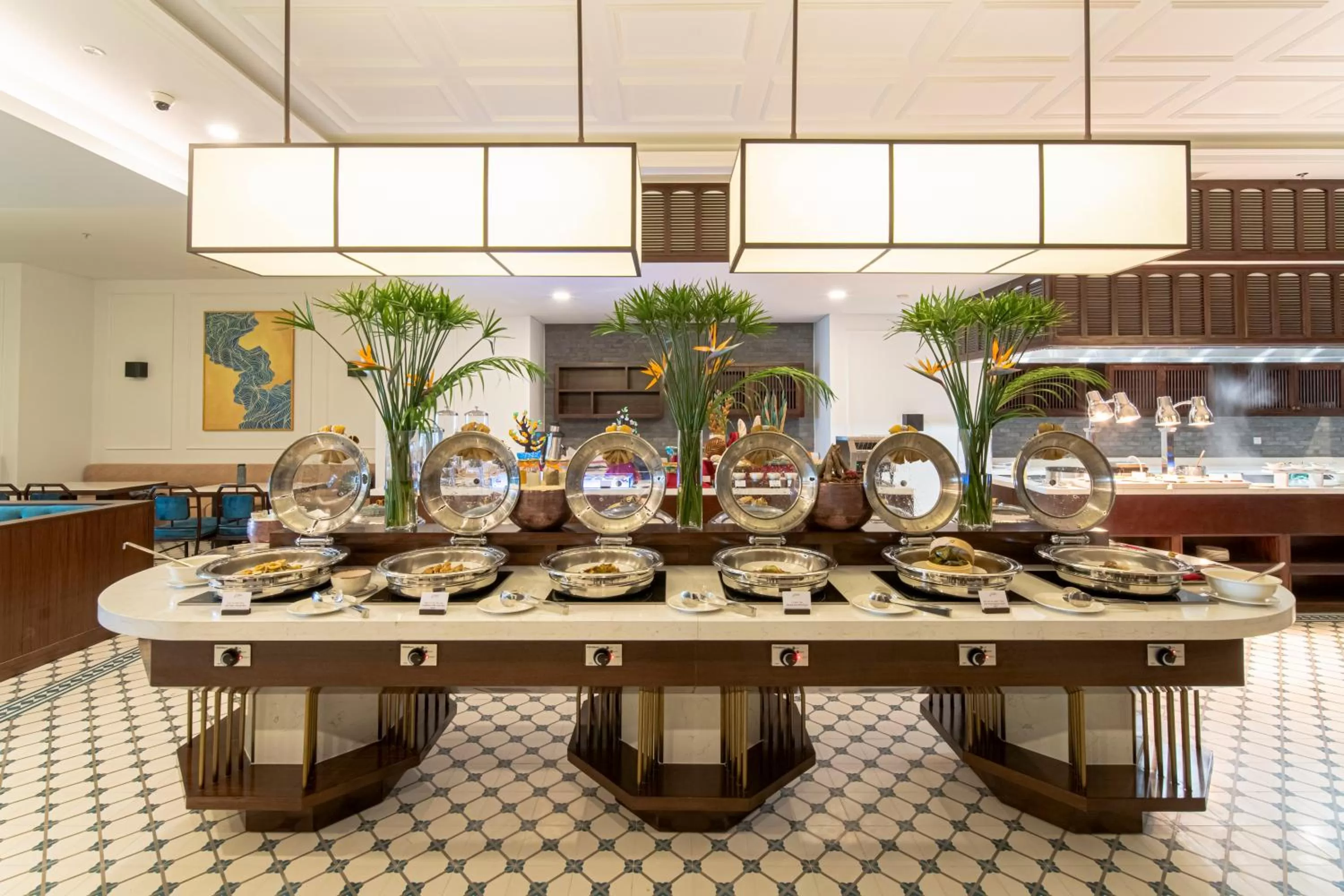 Restaurant/places to eat in Potique Hotel