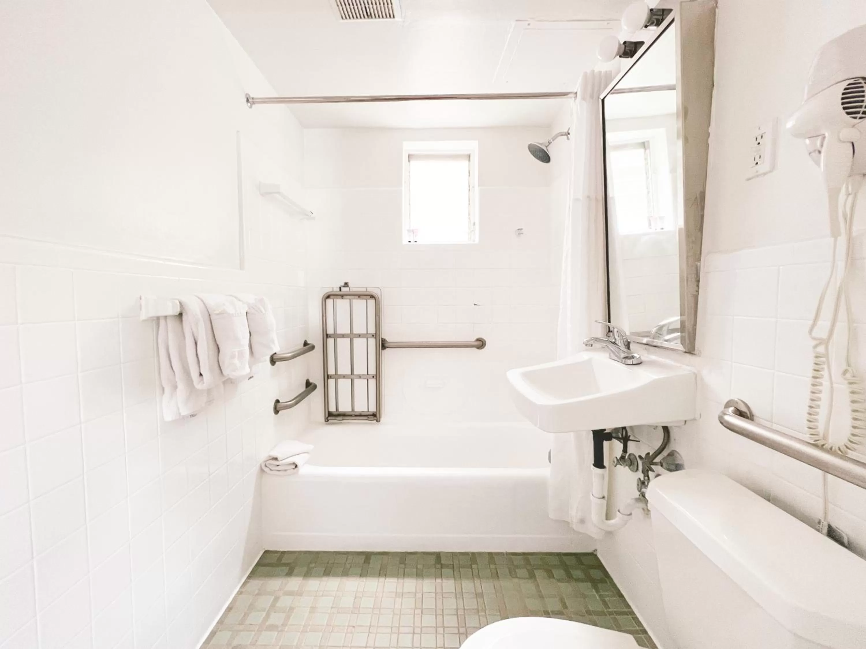 Bathroom, Bed in Tropi Rock