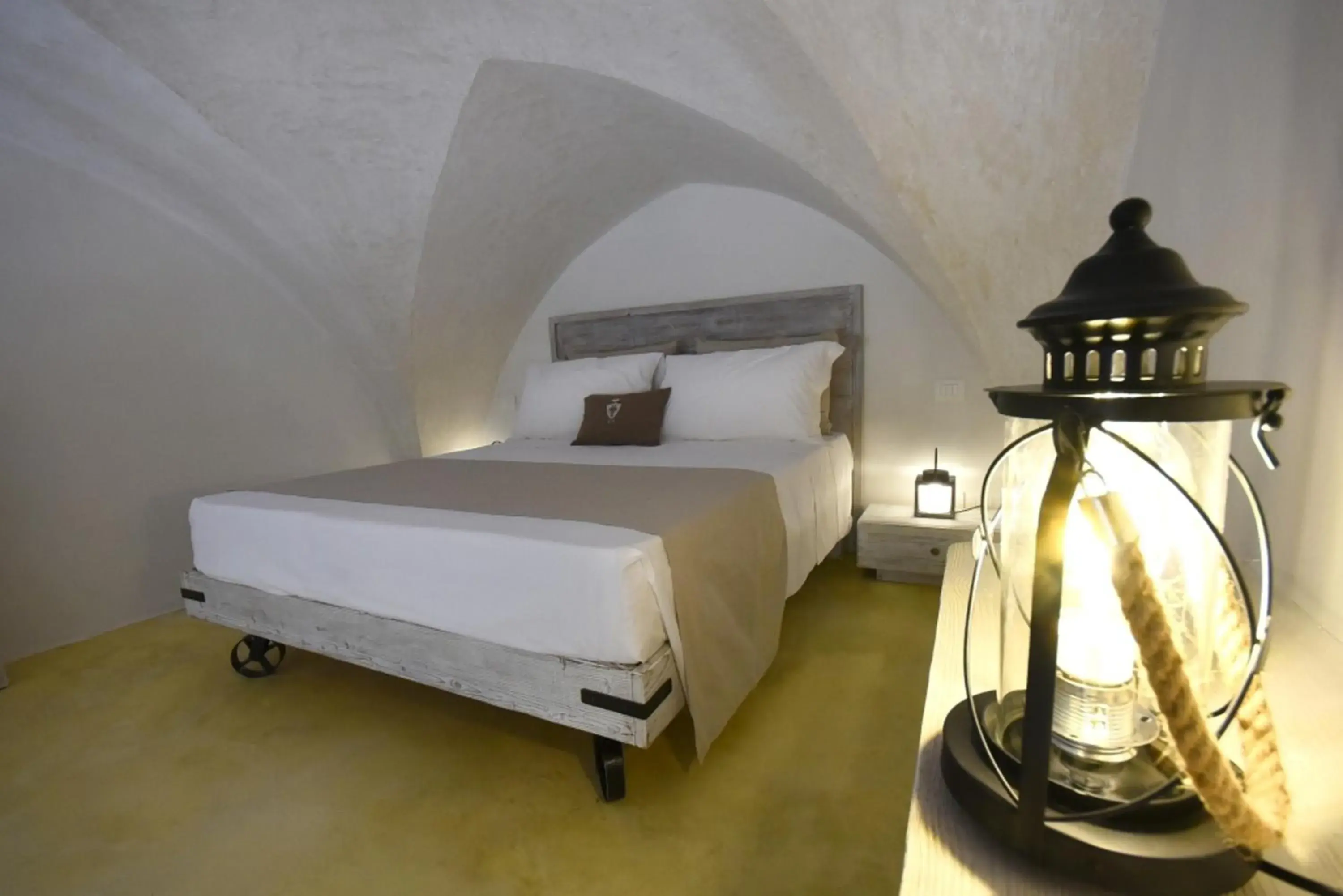Bedroom, Bed in Palazzo Castriota Scanderberg