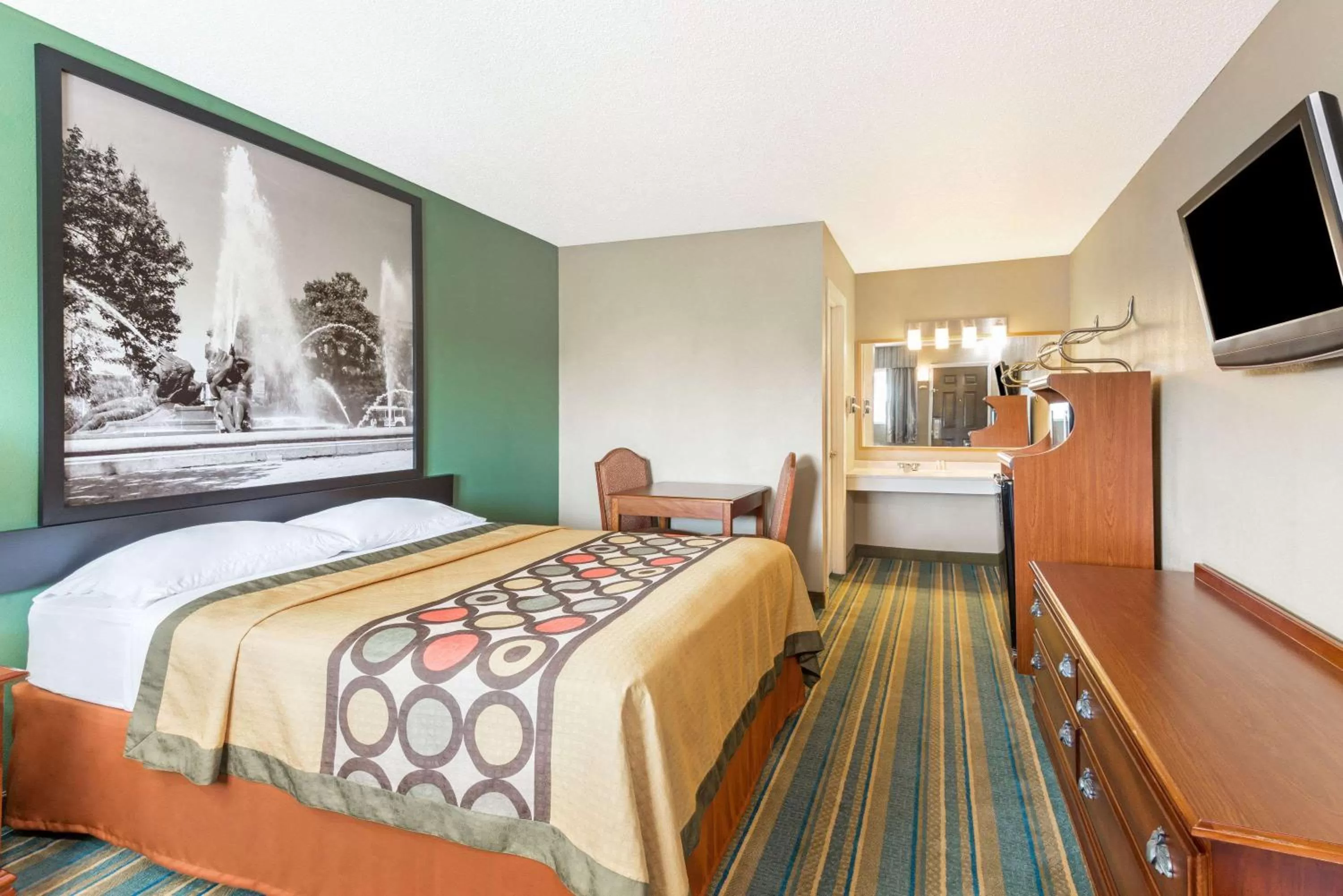 Photo of the whole room, Bed in Super 8 by Wyndham Greencastle