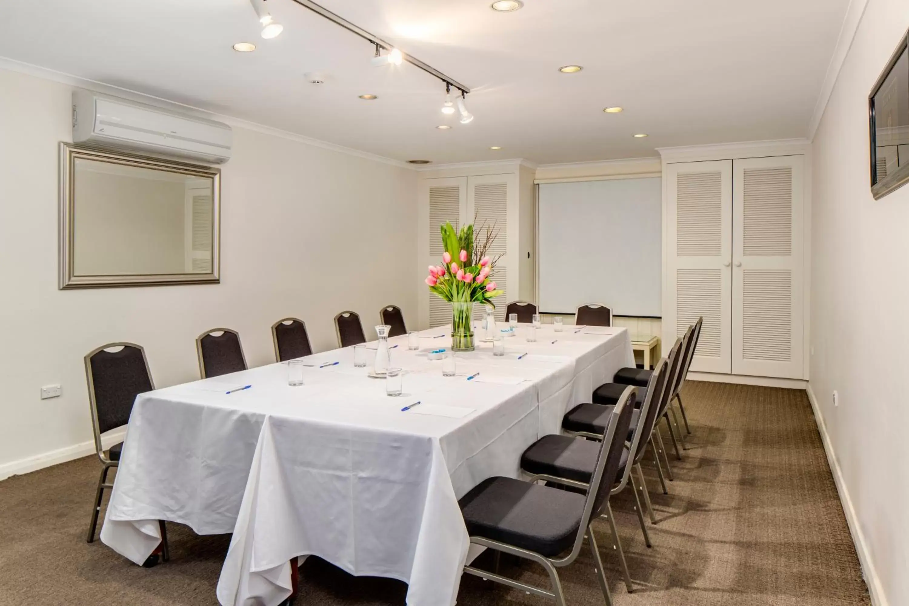 Meeting/conference room in Adelaide Inn