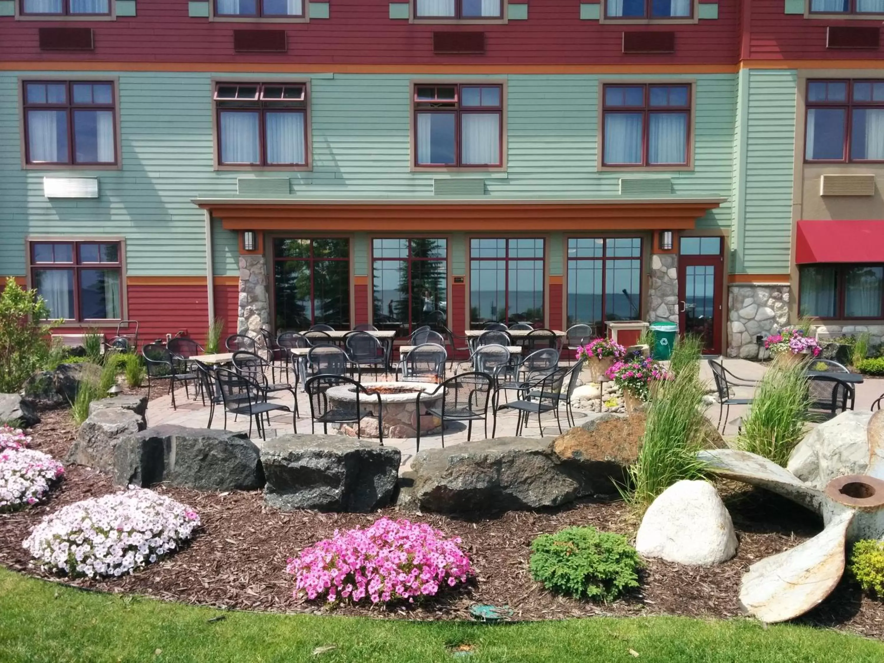 Patio in Canal Park Lodge