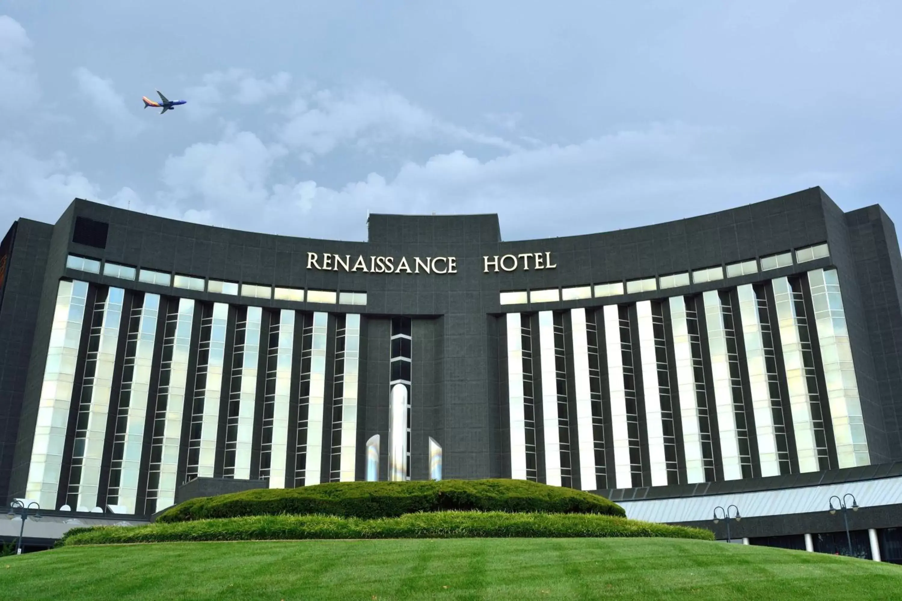 Property Building in Renaissance St. Louis Airport Hotel