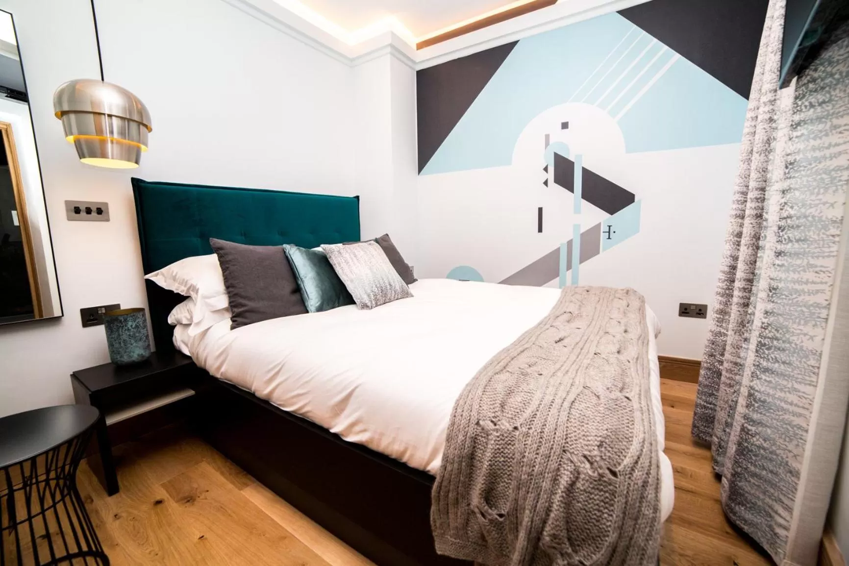 Bed in The Hugo - Hotel Concept Canterbury