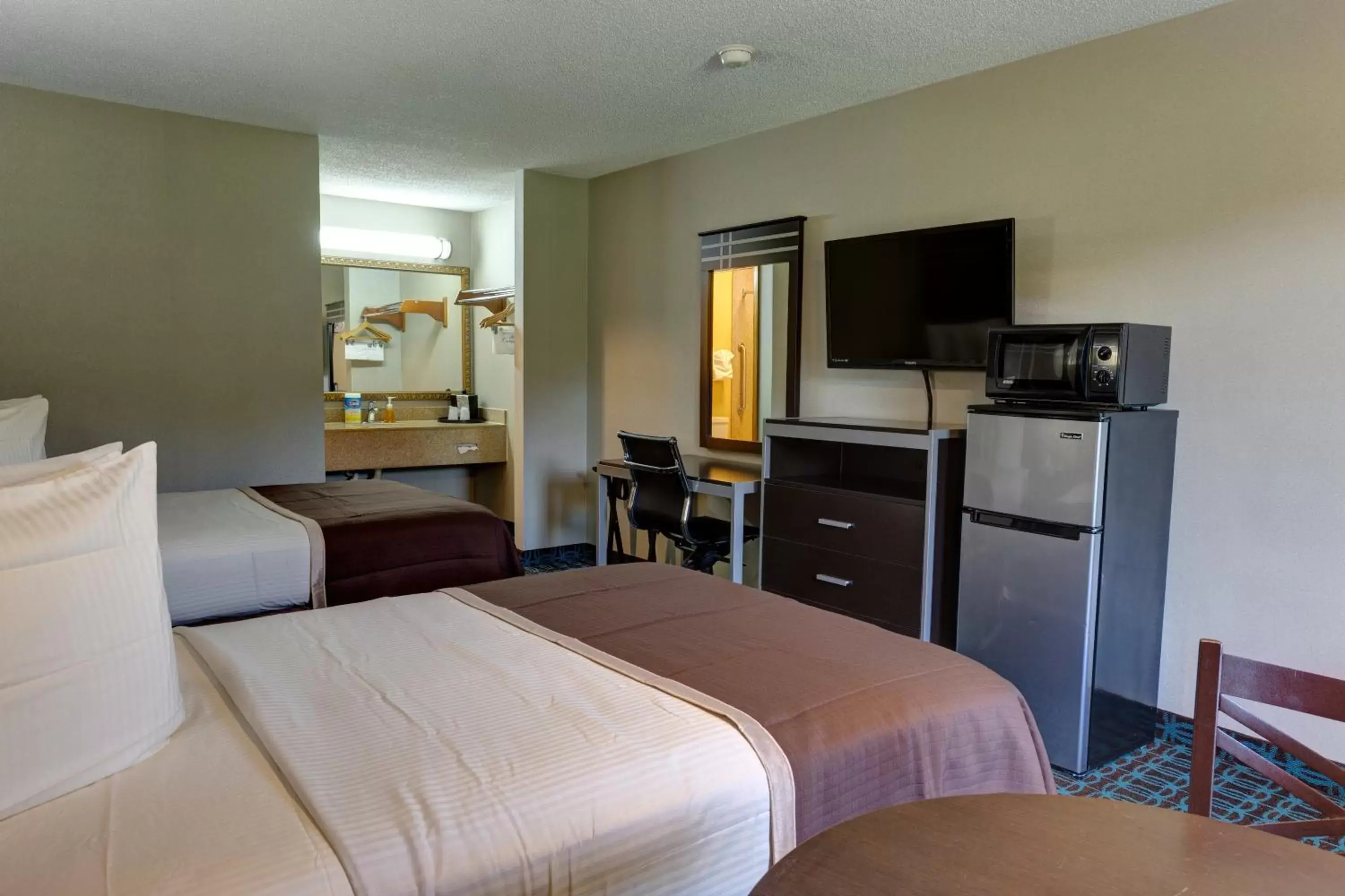 Room Photo in Deluxe Inn - Fayetteville I-95