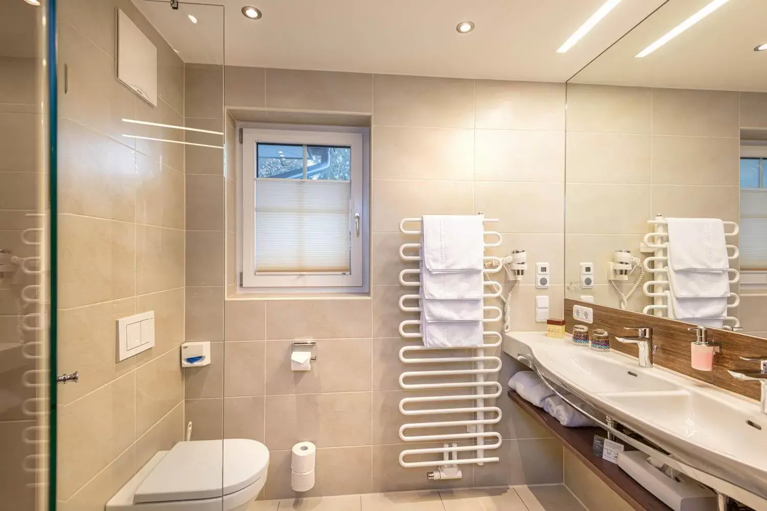 Bathroom in Hotel Garni Melanie Bathroom in Hotel Garni Melanie