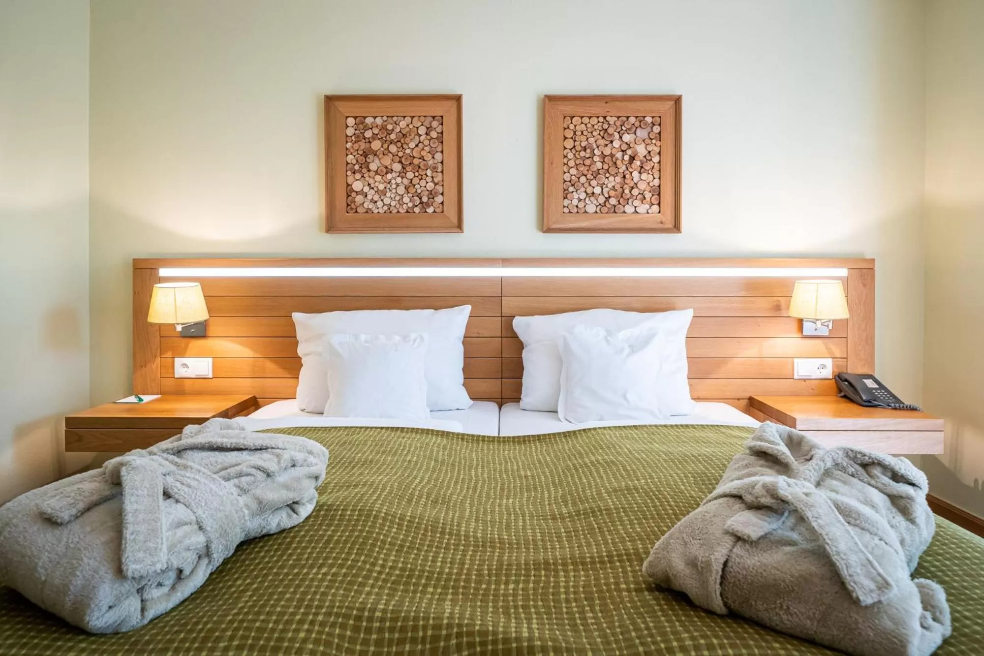 Bed in Waldhotel Tannenhäuschen