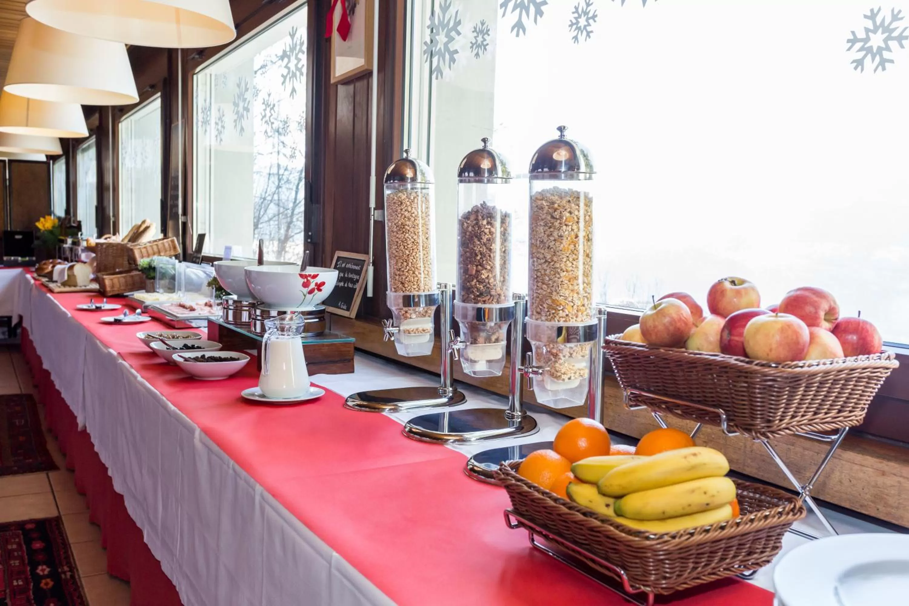 Restaurant/places to eat in Hôtel de la Forêt