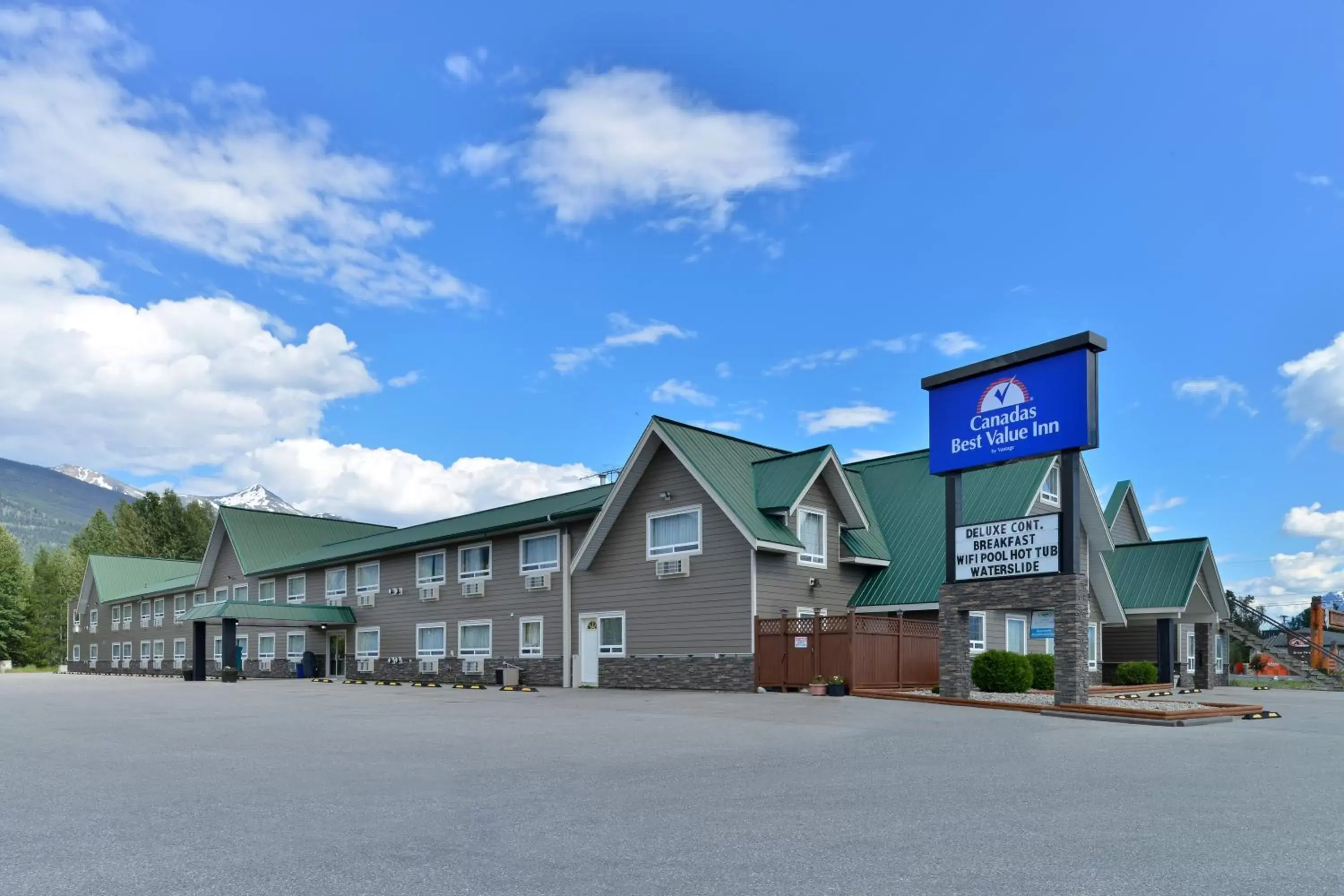 Day, Property Building in Canadas Best Value Inn Valemount