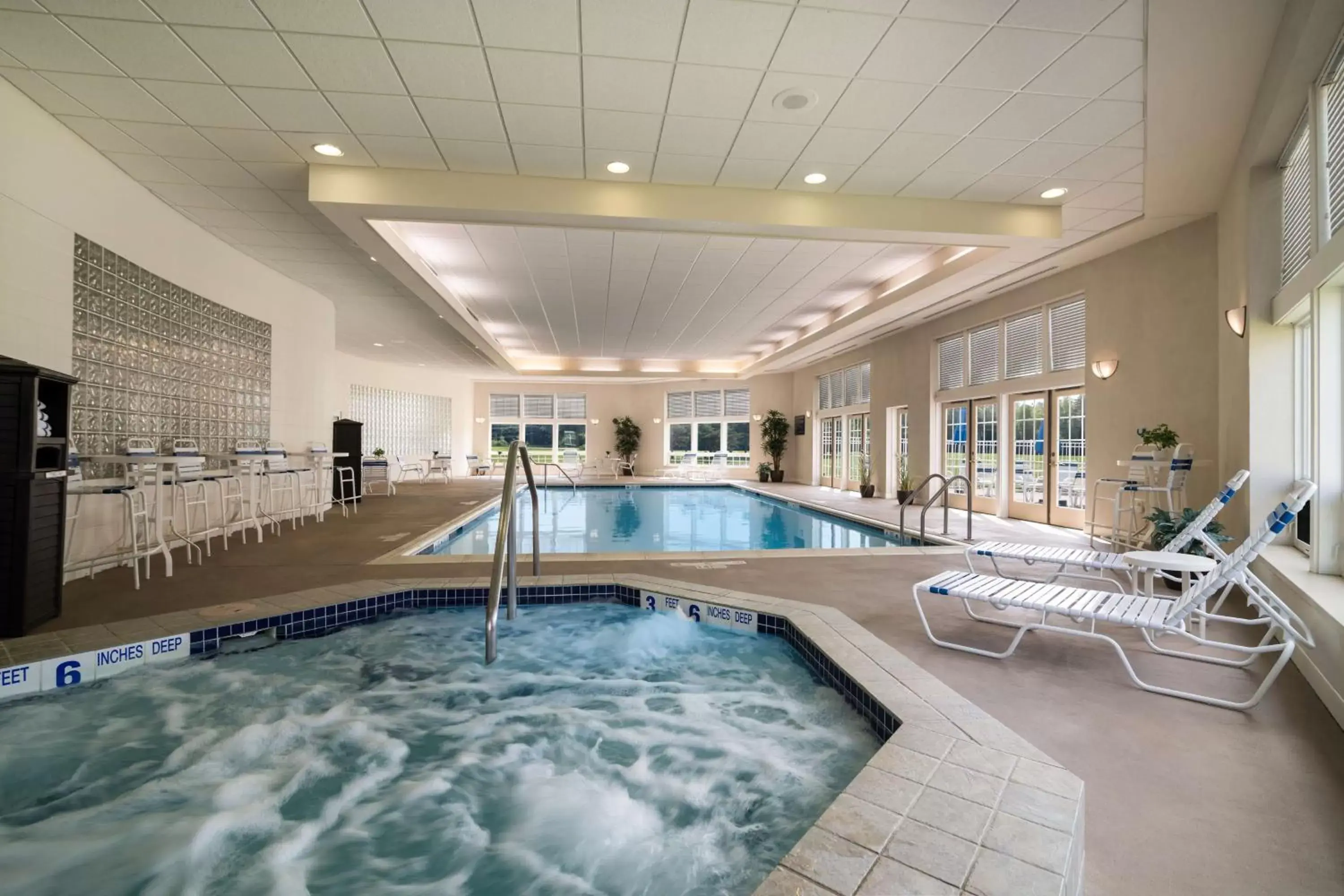 Pool view, Swimming Pool in Best Western University Inn