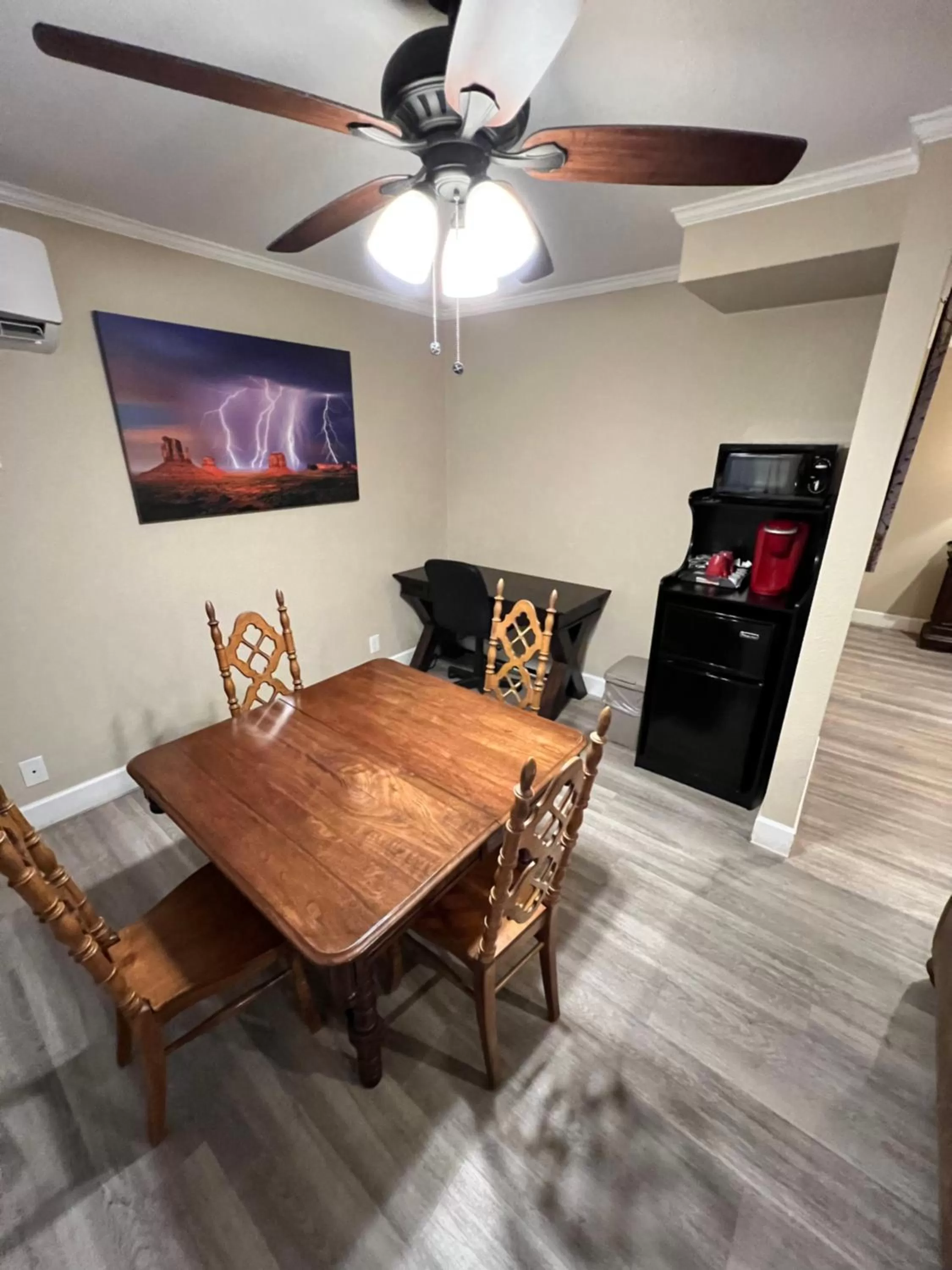 Coffee/tea facilities in Lantern Light Inn - Romantic Getaway