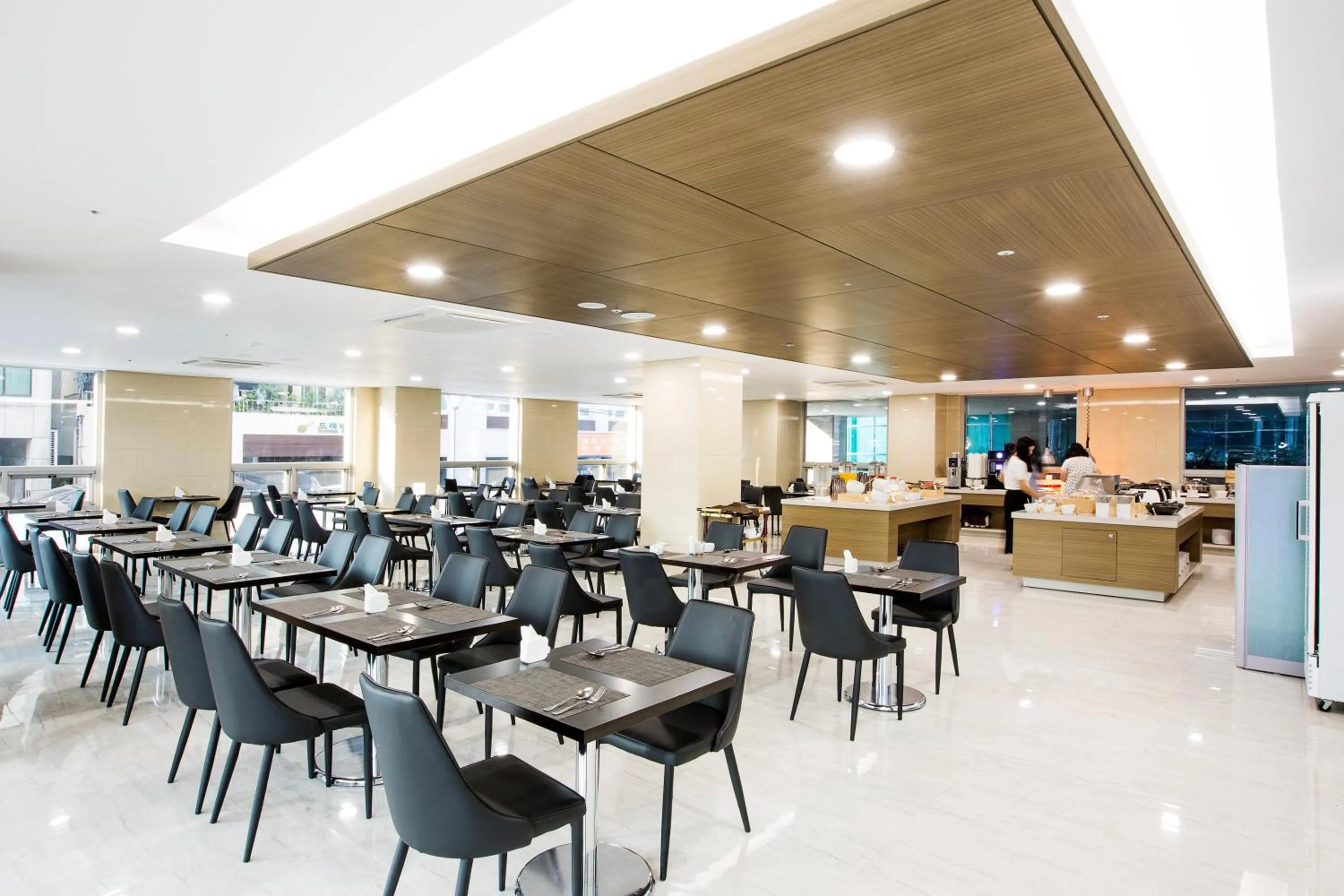 Meals in Ramada by Wyndham Jeju City Hall