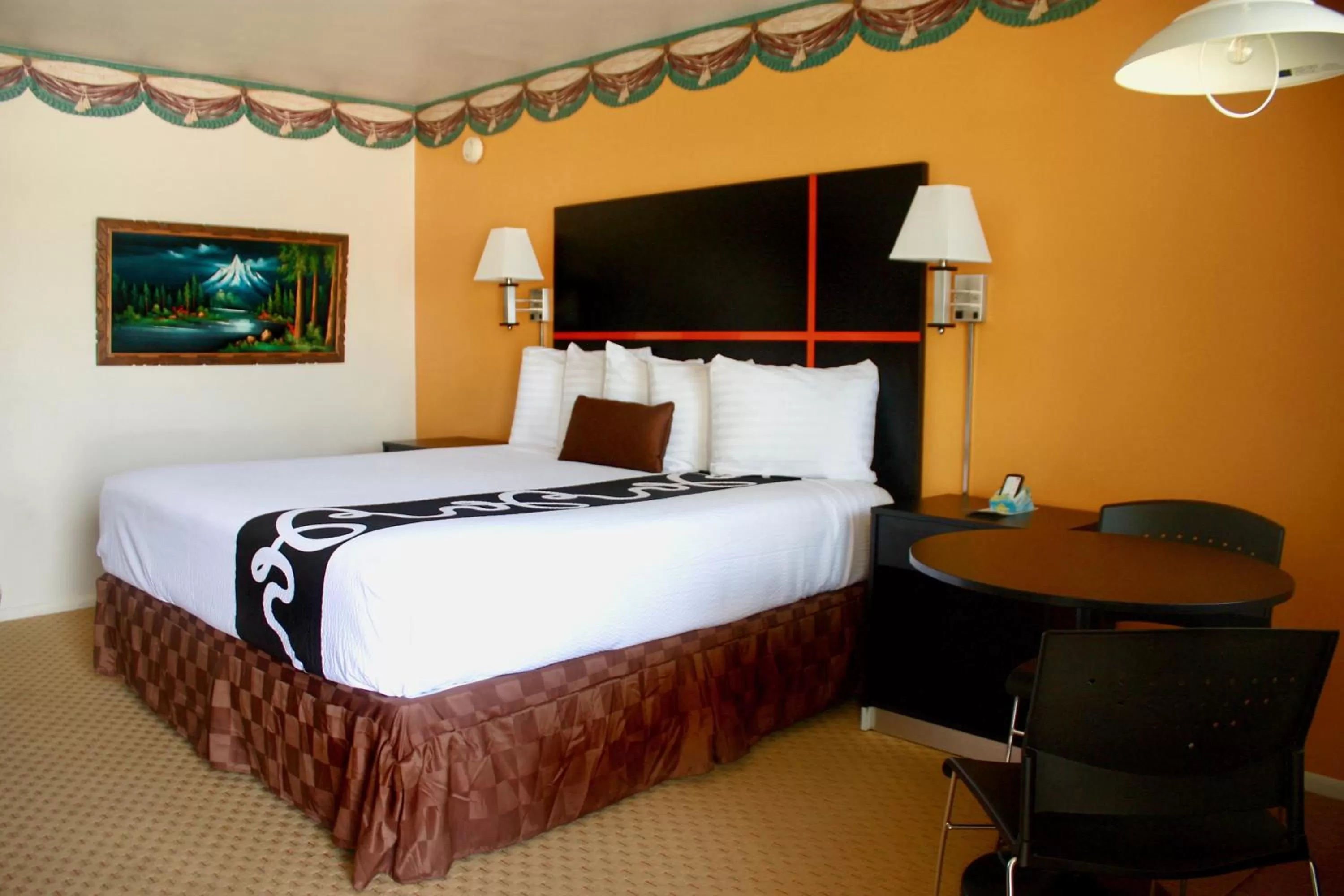 Bed in Chaparral Motor Inn